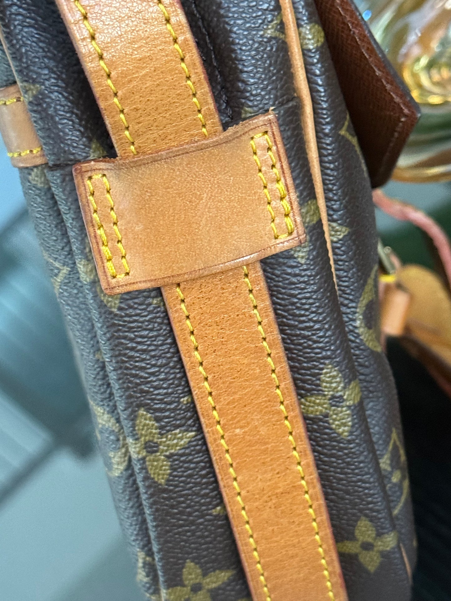 Jeaunefille GM Crossbody - 📅 Year: 1988
