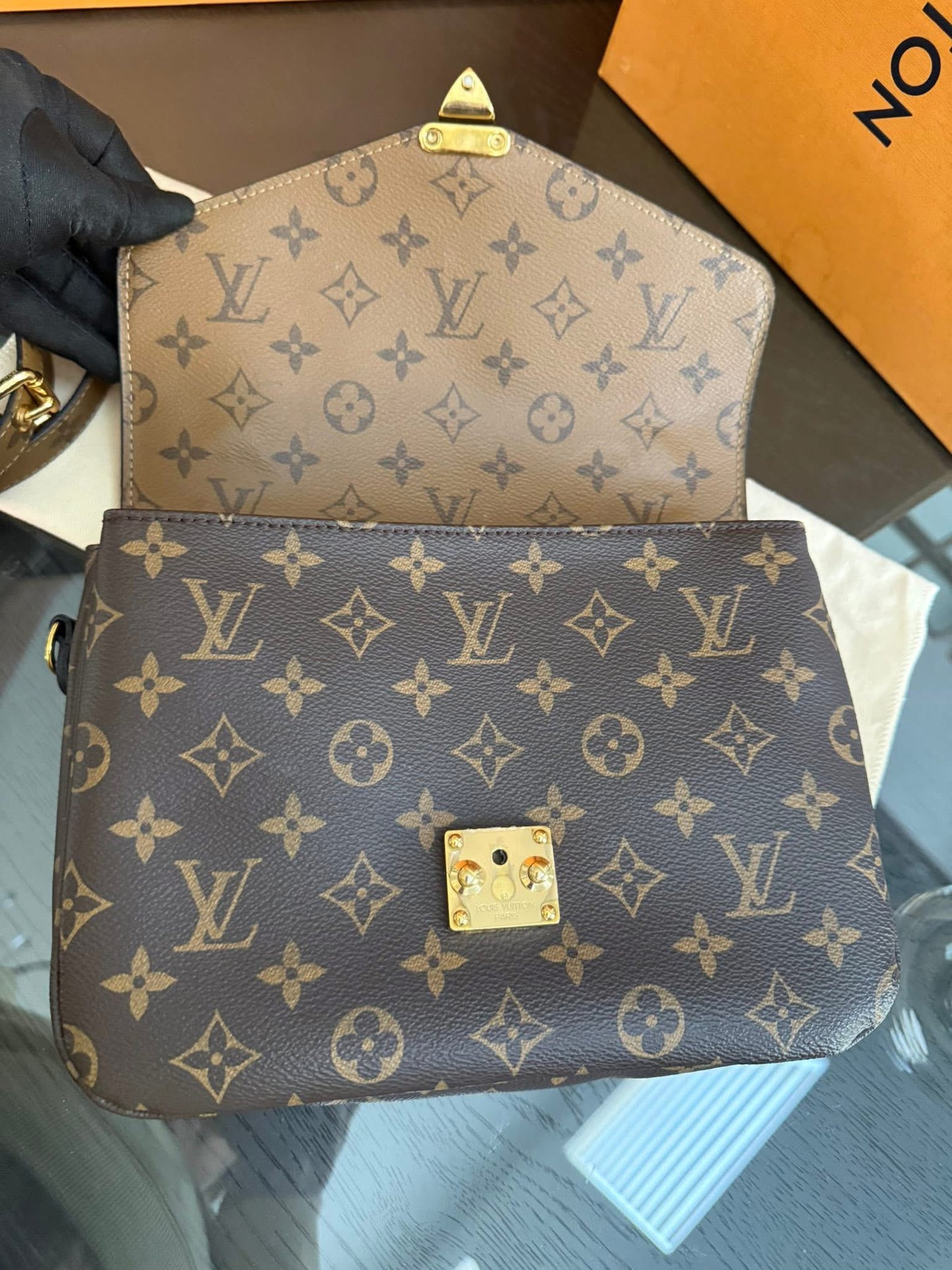 Pochette Metis Reverse in Monogram with Original Strap, Box, Dustbag and Paper bag 🗓️ Year 2019