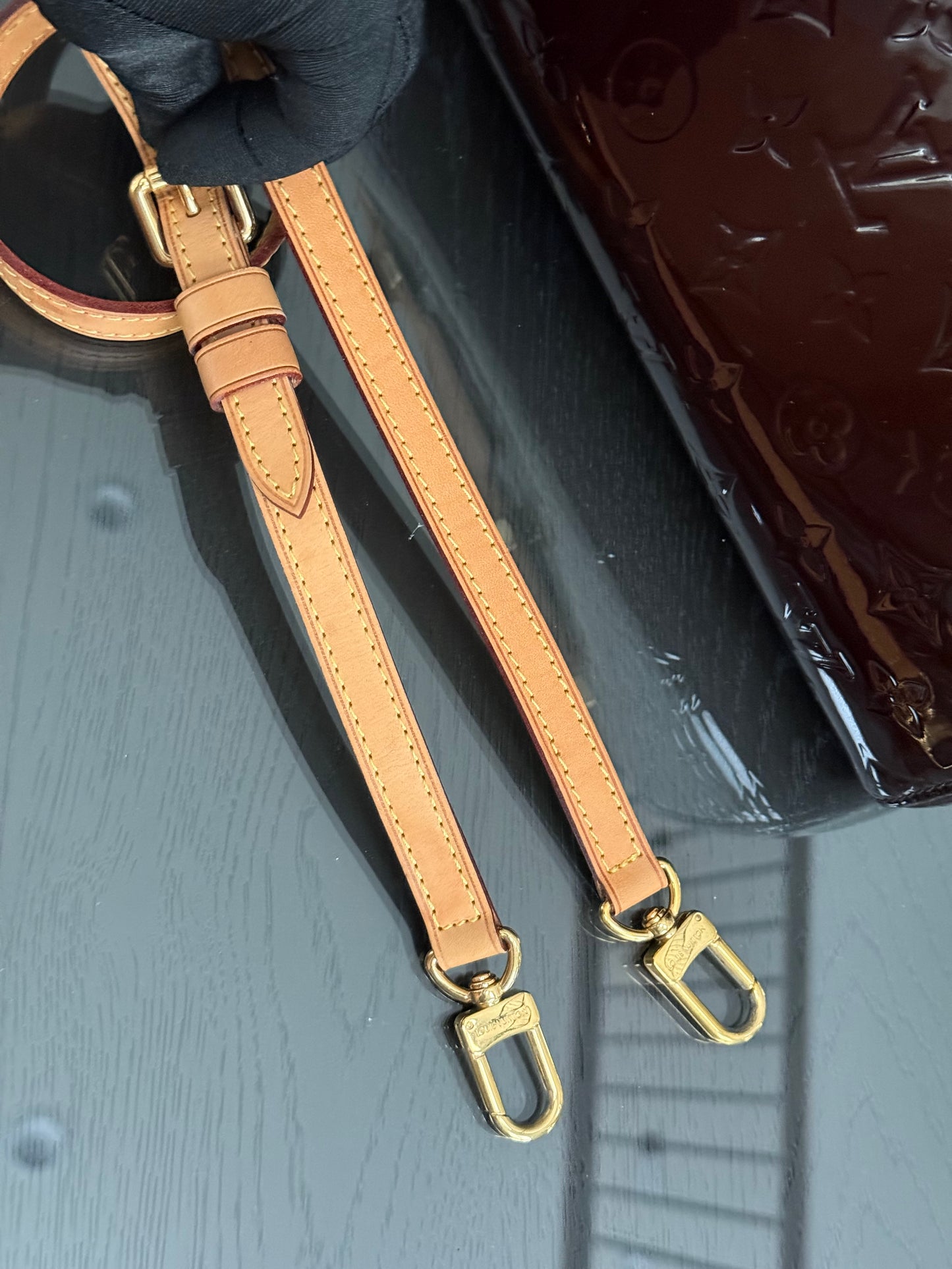 Vernis Brea MM Amarante with Original Strap , Dustbag and Insert Organizer 🗓️ Year: 2013