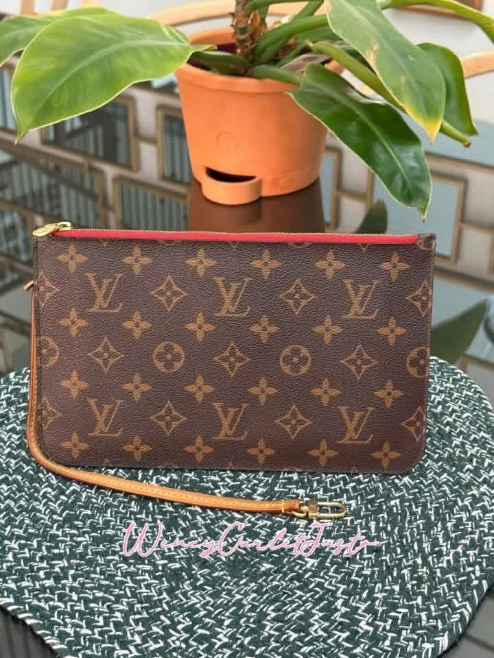 Neverfull MM/GM Pouch in Cerise 🗓️Year 2014