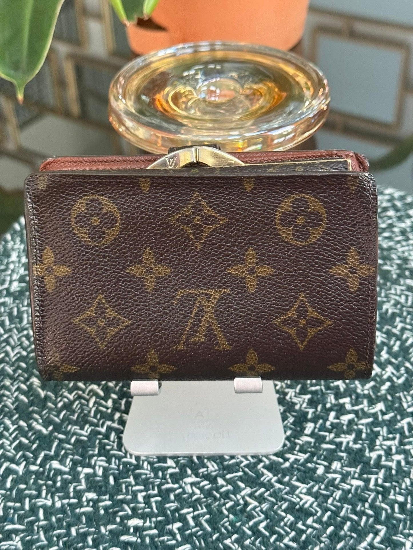 Kisslock Wallet in Monogram 🗓️ Year: 2000
