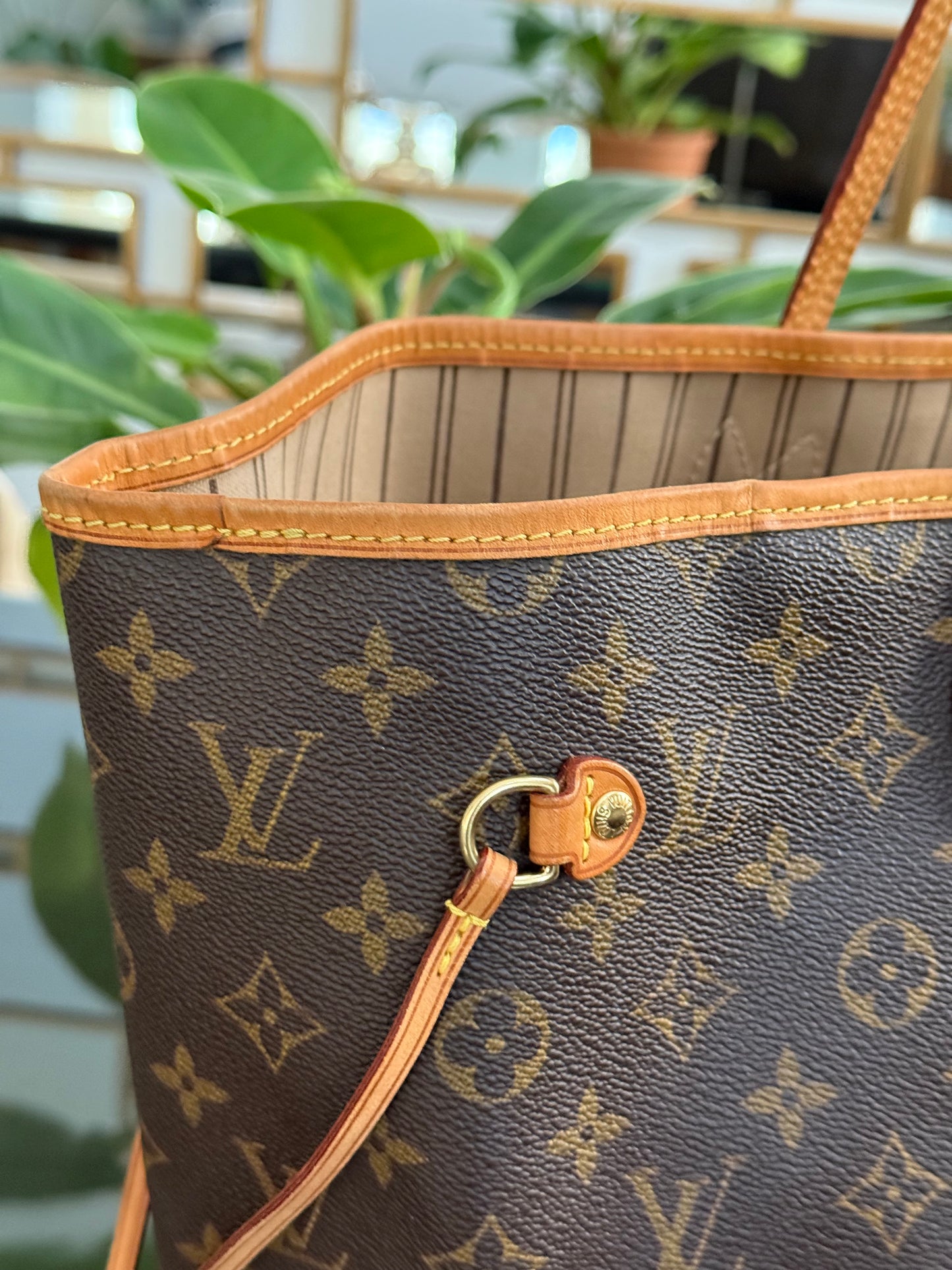 Neverfull GM with Dustbag and twilly -📅 Year: 2009
