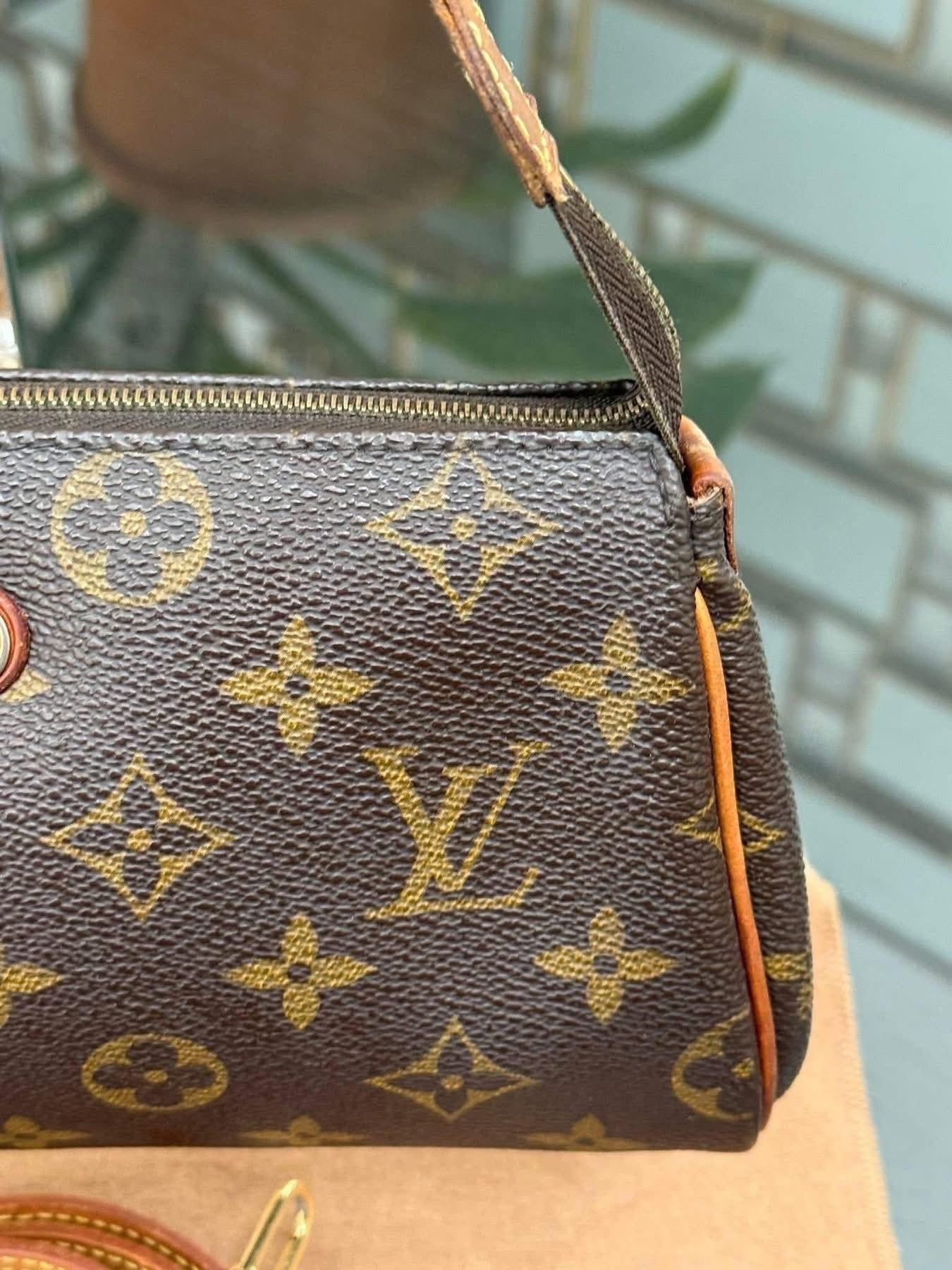 Eva Clutch in Monogram with Original Strap, Insert Organizer, Box and Paper bag 🗓️ Year: 2012