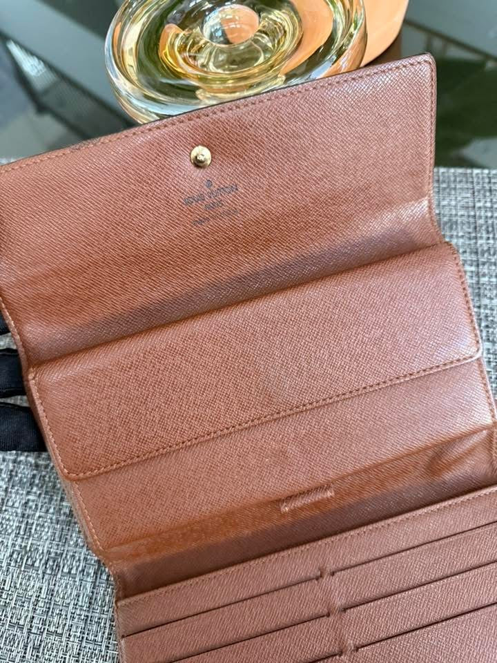 International Wallet in Monogram 🗓️ Year: 2003