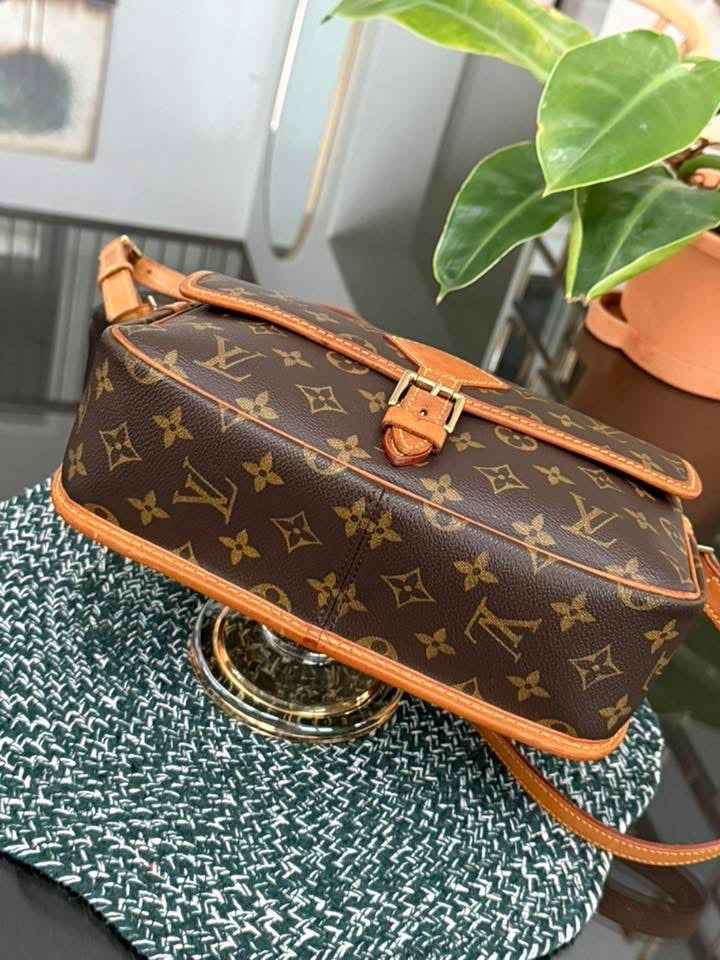 Sologne Crossbody 📅 Year: 2000