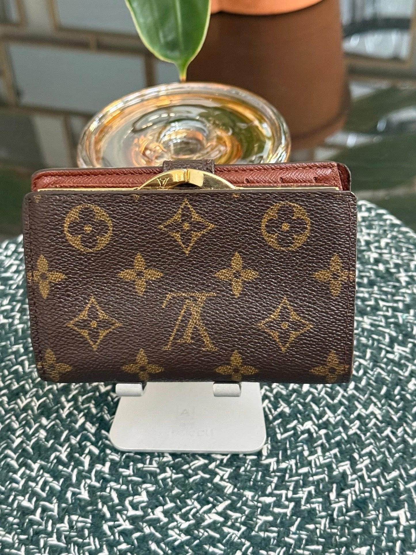 Kisslock Wallet in Monogram 🗓️ Year: 2001