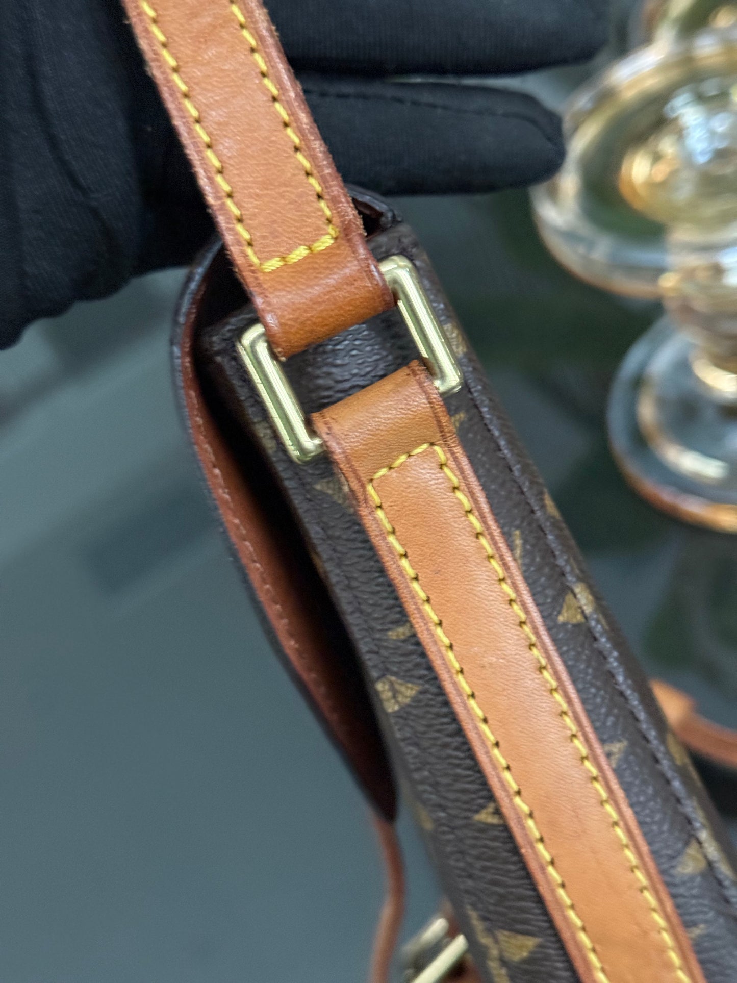 Chantilly MM Crossbody Bag 🌺Year: 1995