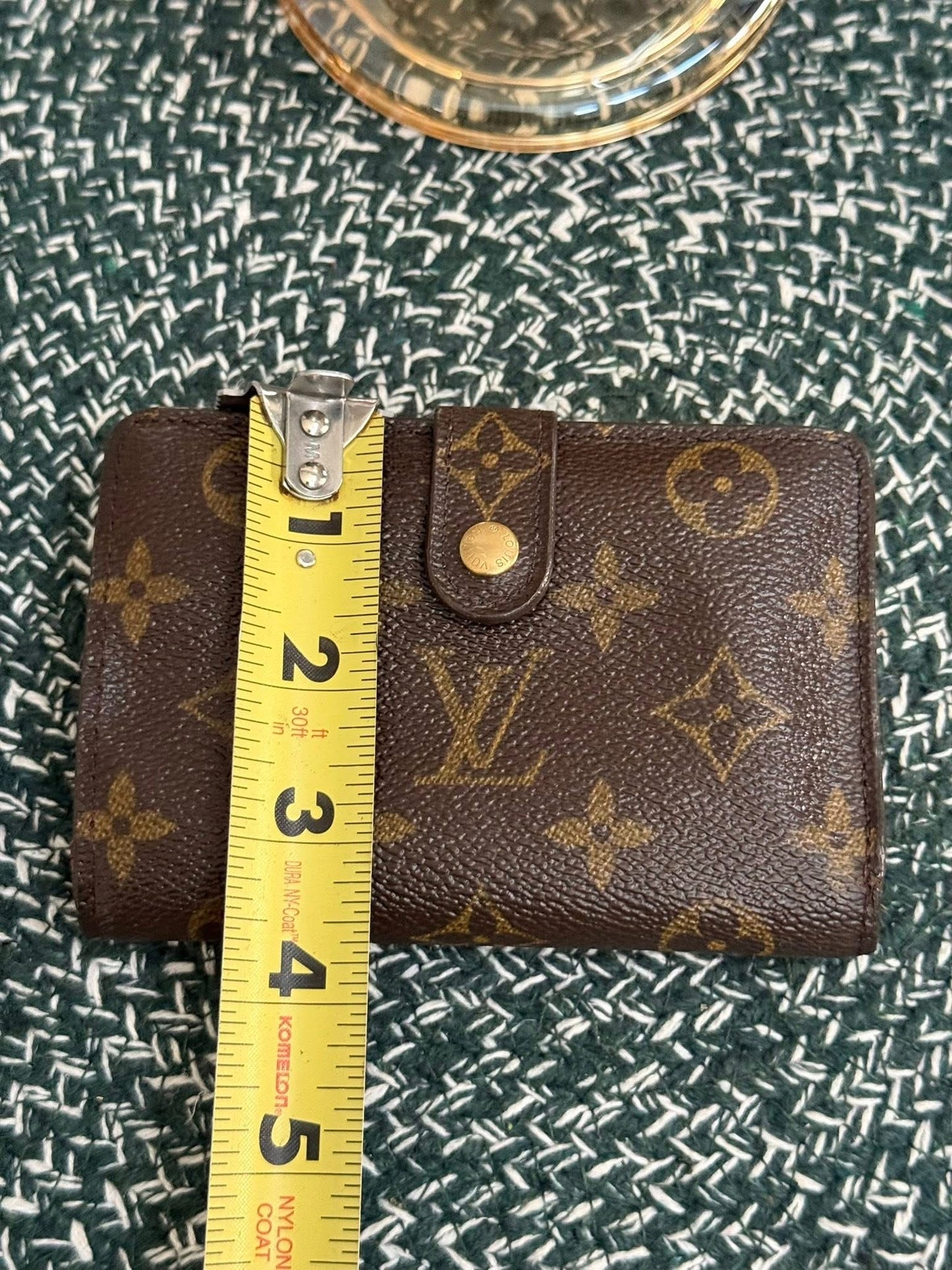 Kisslock Wallet in Monogram 🗓️ Year: 2001