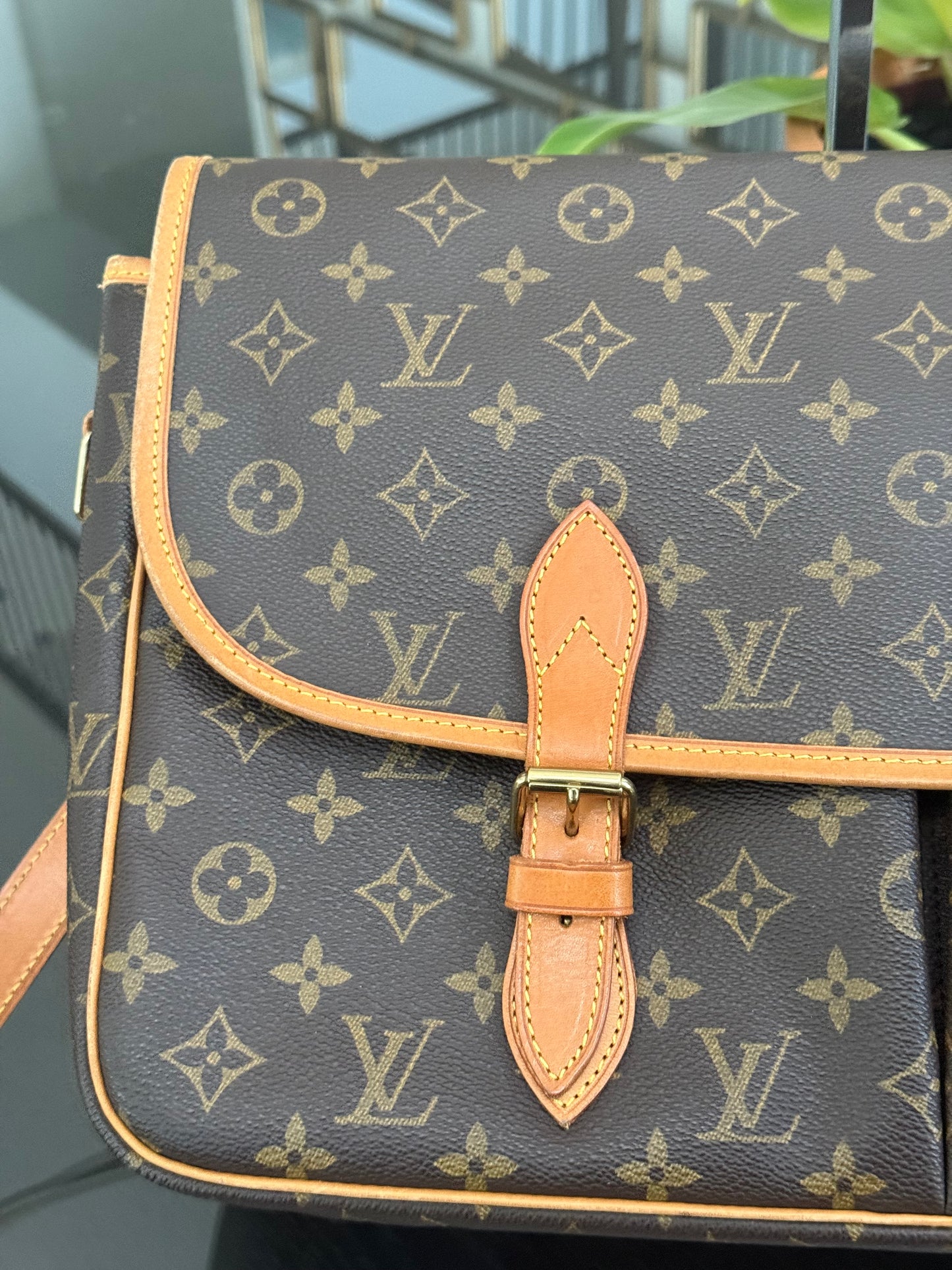 Gibeciere GM Messenger/ Crossbody Bag 📅 Year: 1994