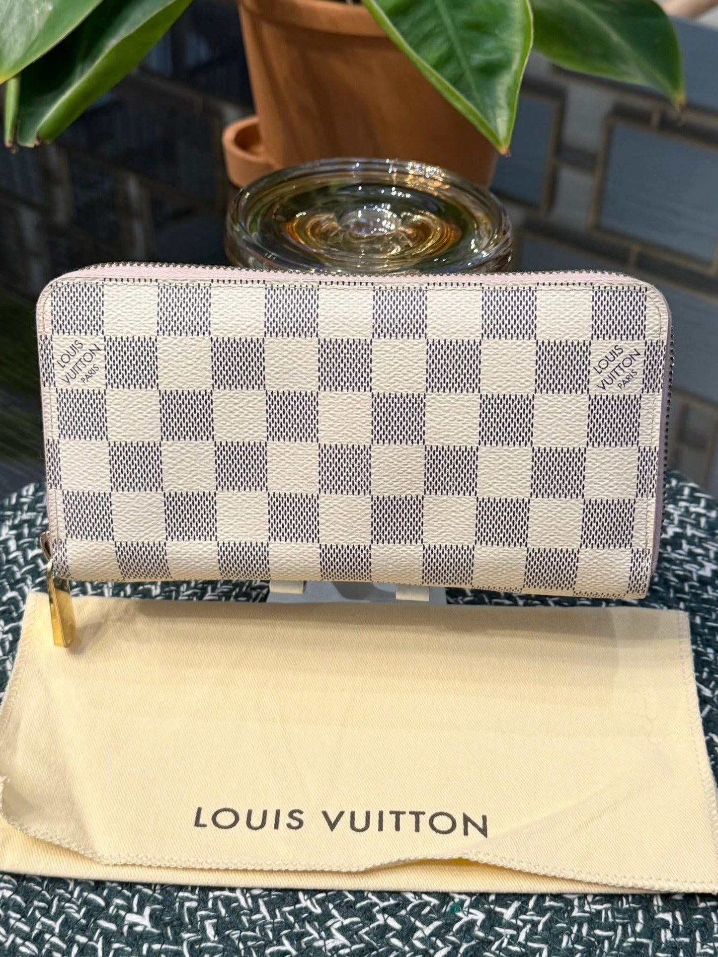 Zippy Wallet Azur in Rose Ballerine with Dustbag 🗓️ Year: 2019
