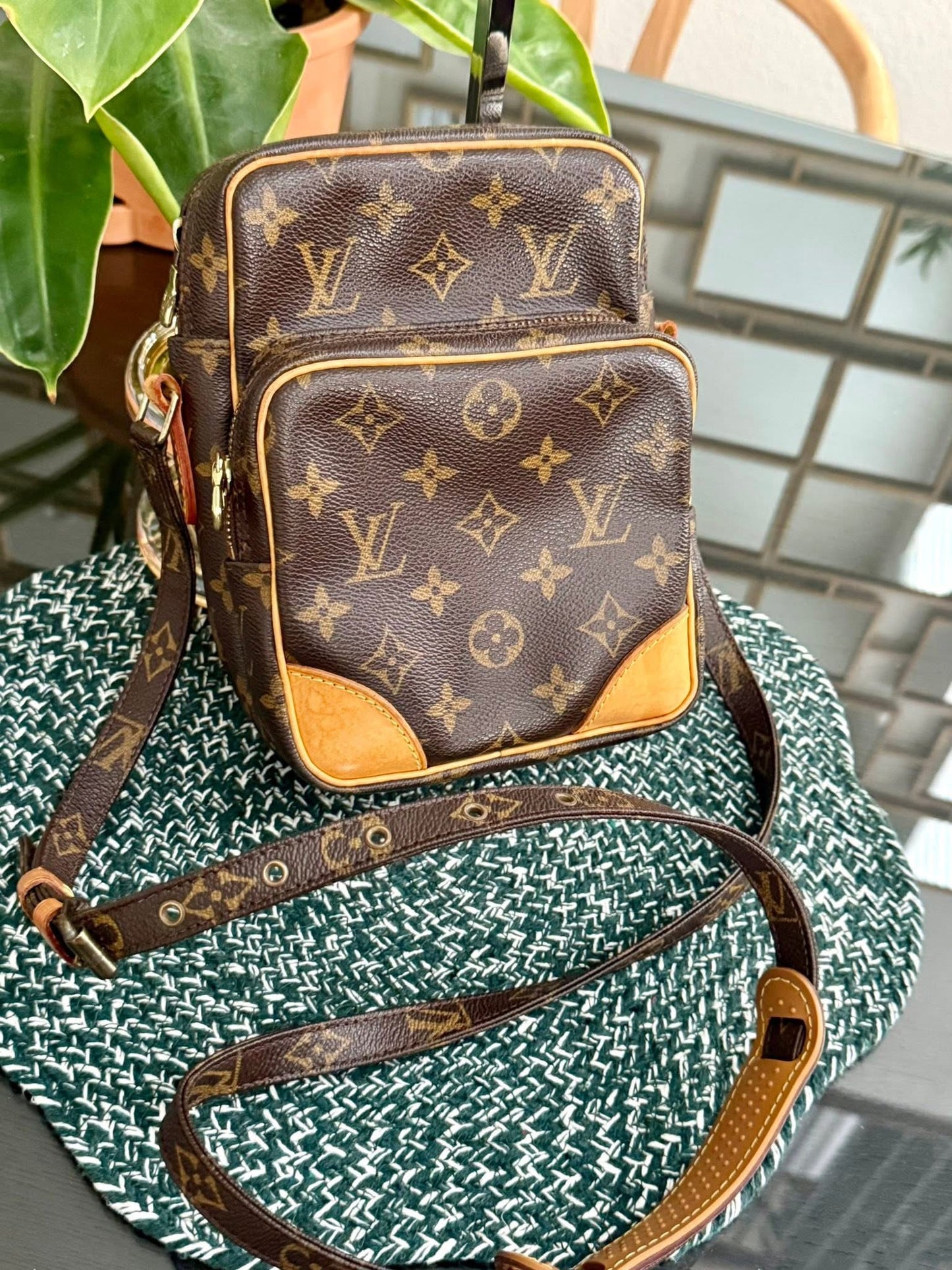 Amazon PM Crossbody 🗓️ Year: 2007