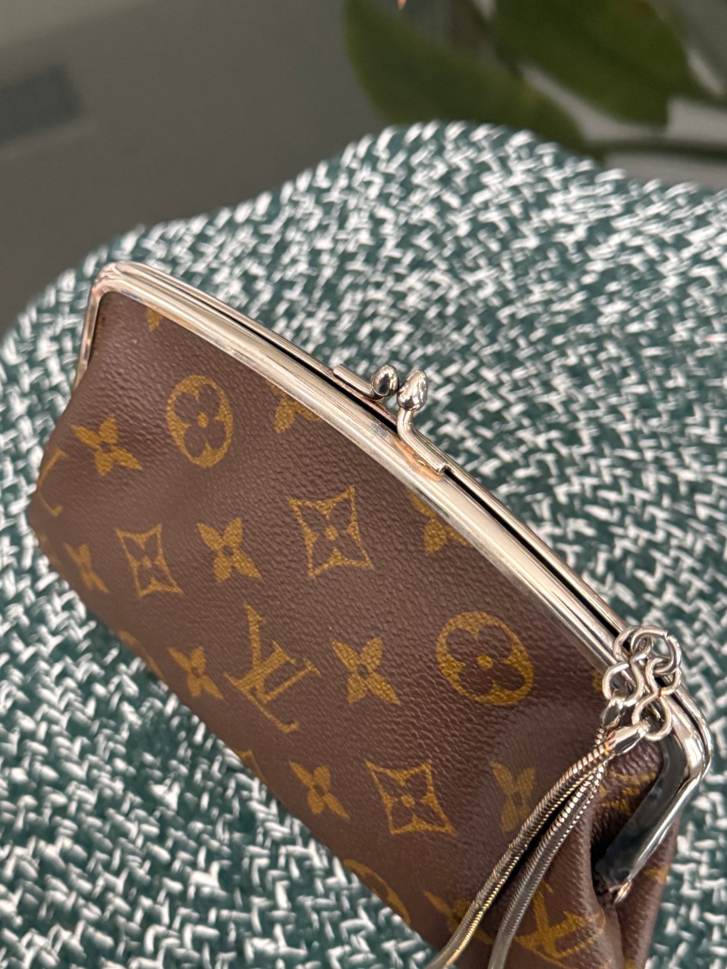 Vintage Monogram Kisslock Pouch🗓️