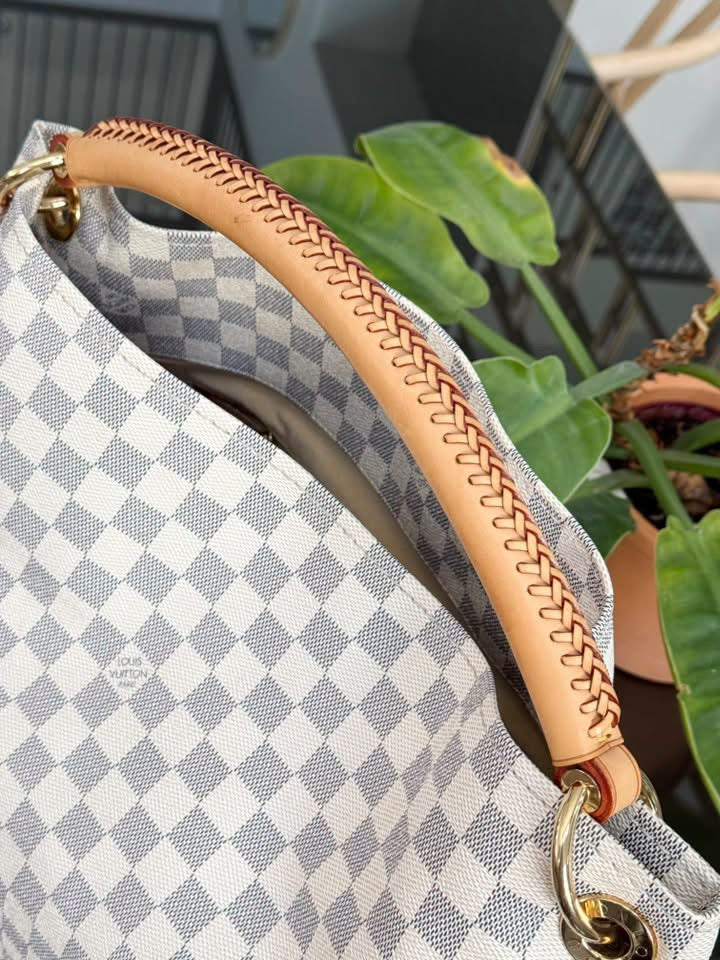 Artsy GM in Azur with Dustbag and Insert Organizer 📅 Year: 2011