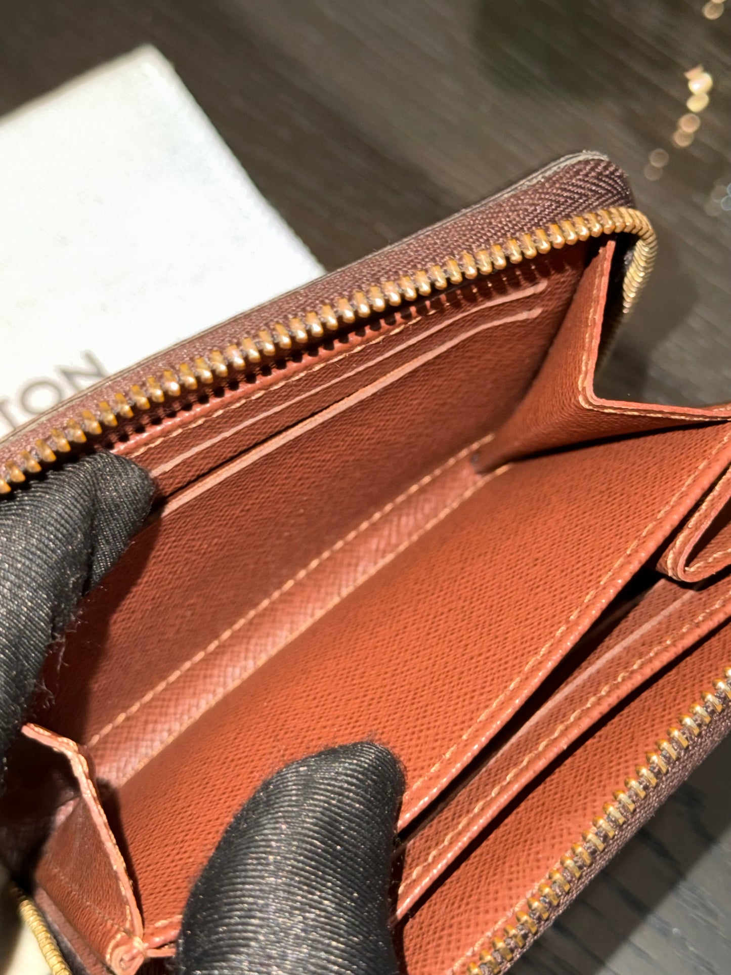 Monogram Zippy Compact Wallet with Dustbag 🗓️ Year: 2014