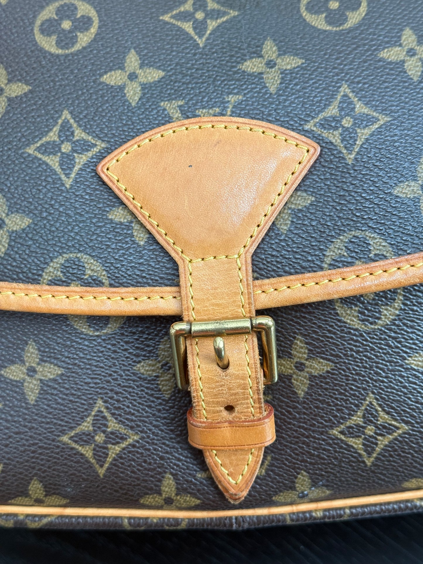 Sologne Crossbody 📅 Year: 2003