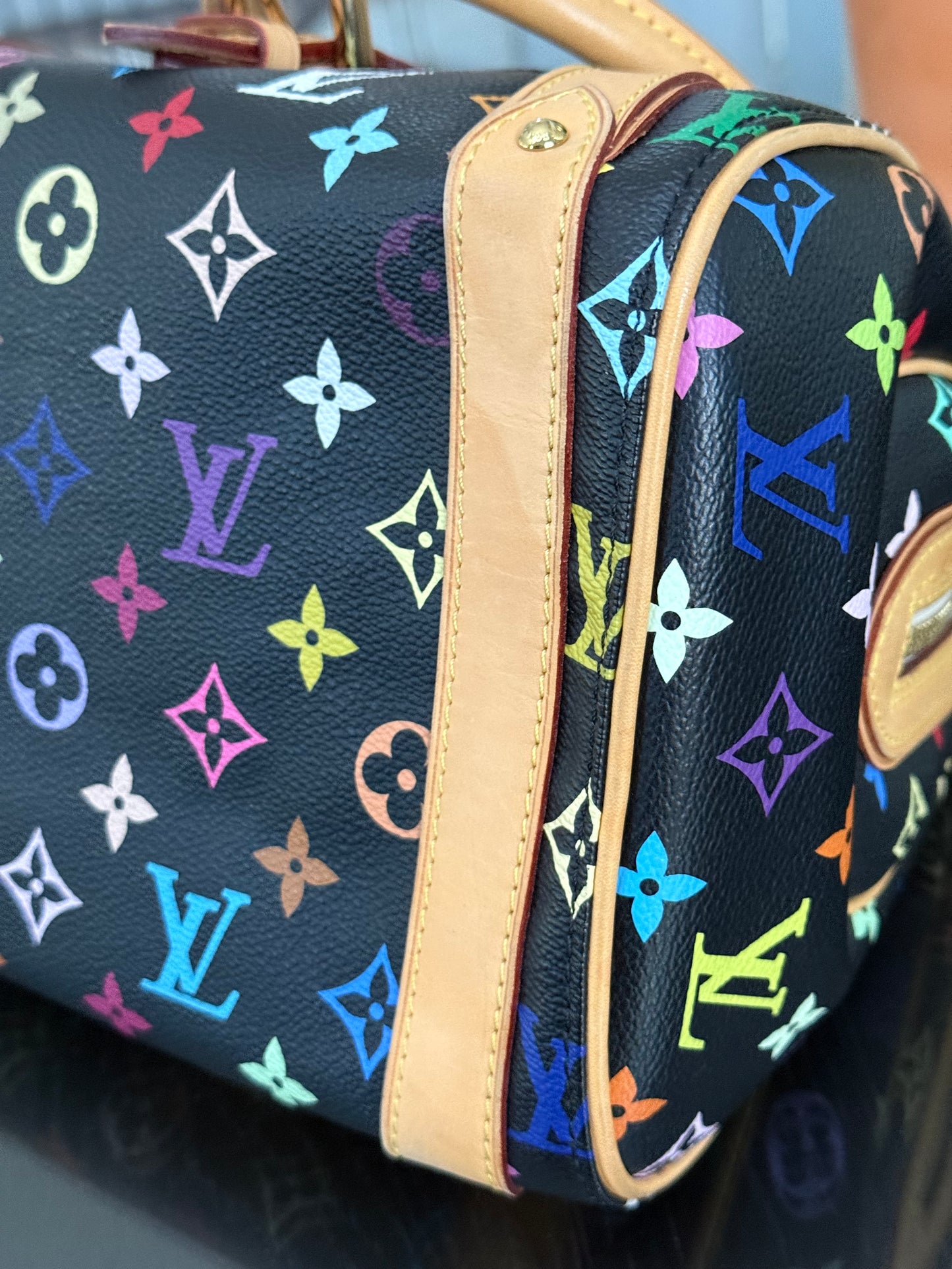 Multicolor Priscilla with Dustbag🌺📅 Year: 2008