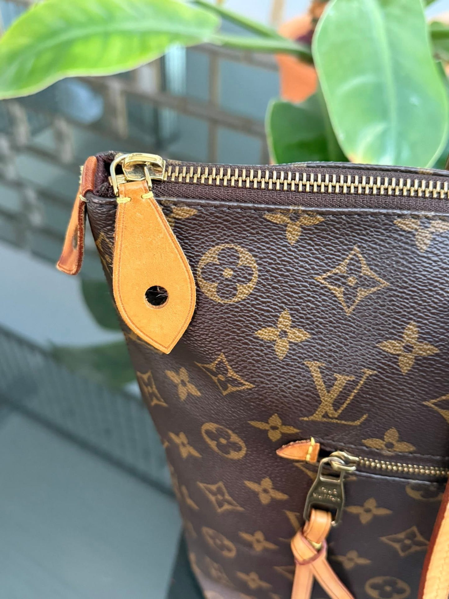 Monogram Lena MM Tote with Non branded Twilly 🗓️ Year: 2016