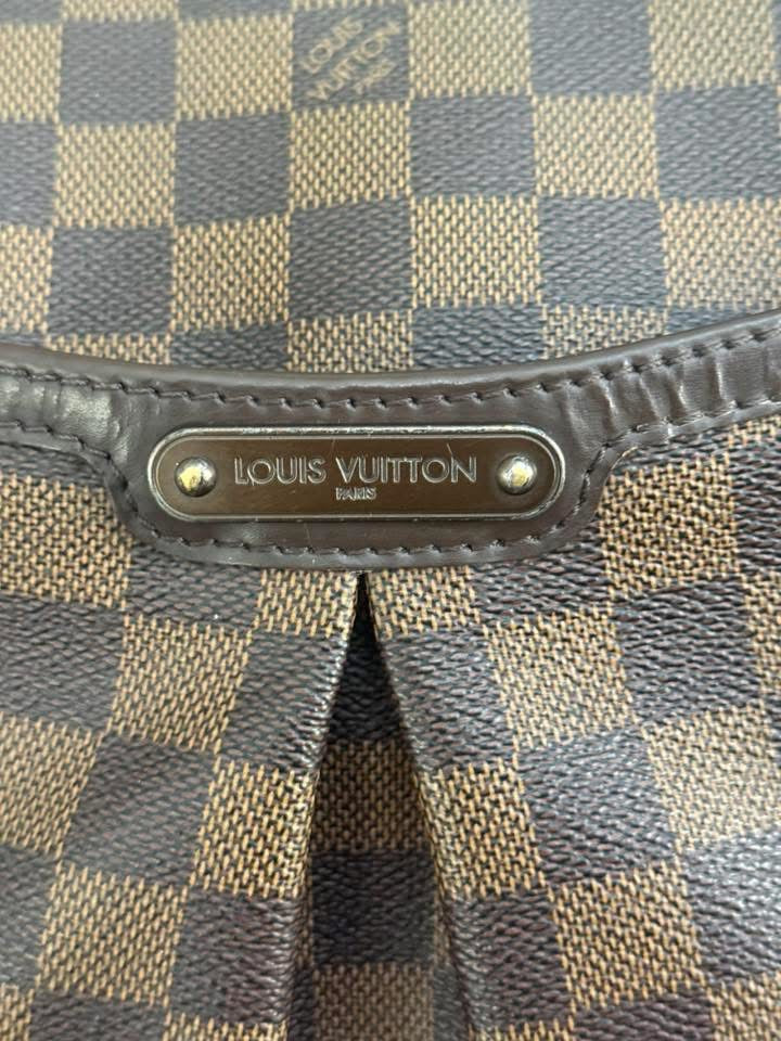 Bloomsbury GM Crossbody -🗓️ Year: 2009