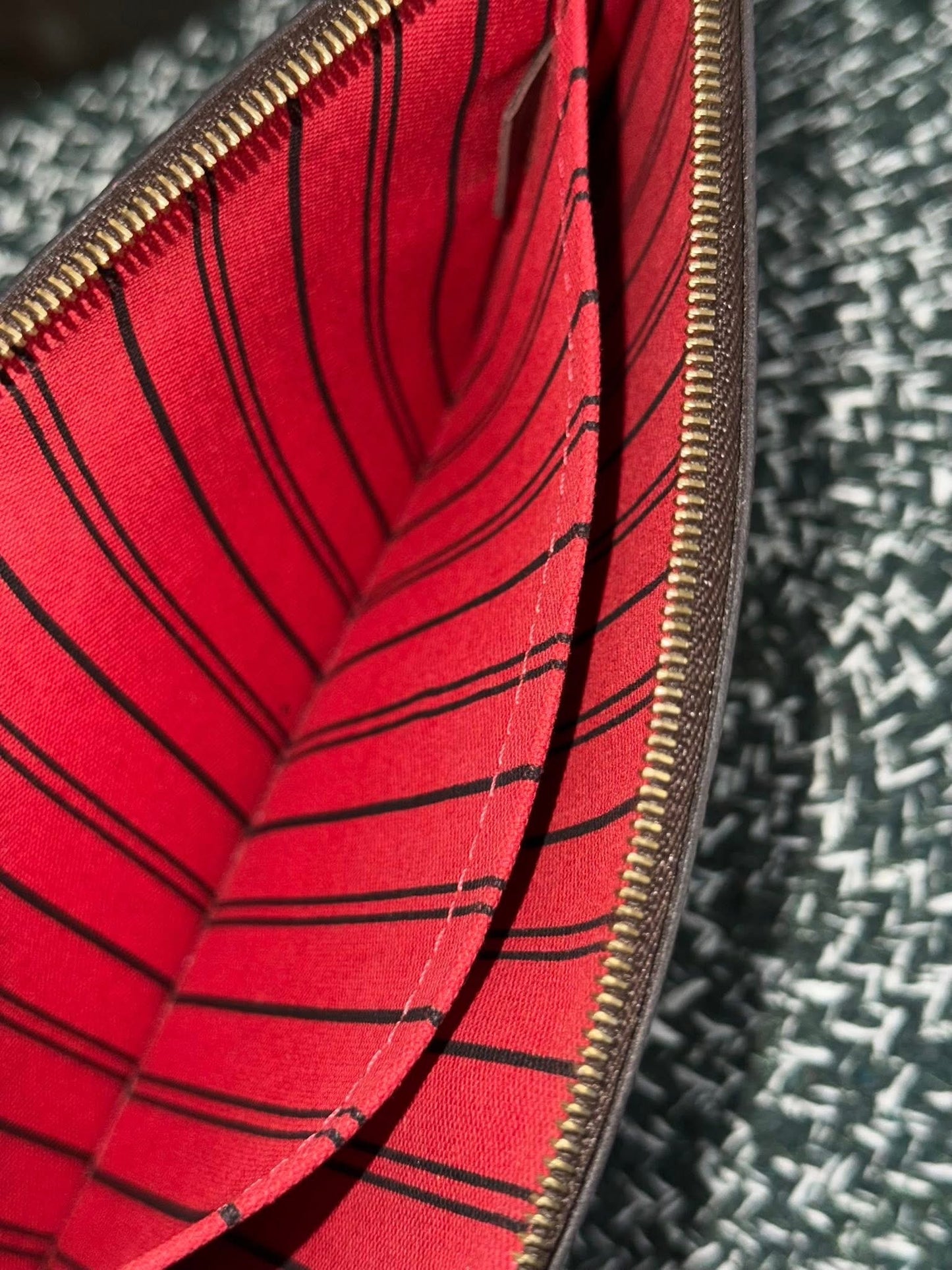 Neverfull MM/GM in DE Pouch with Wriststrap 🗓️ Year: 2016