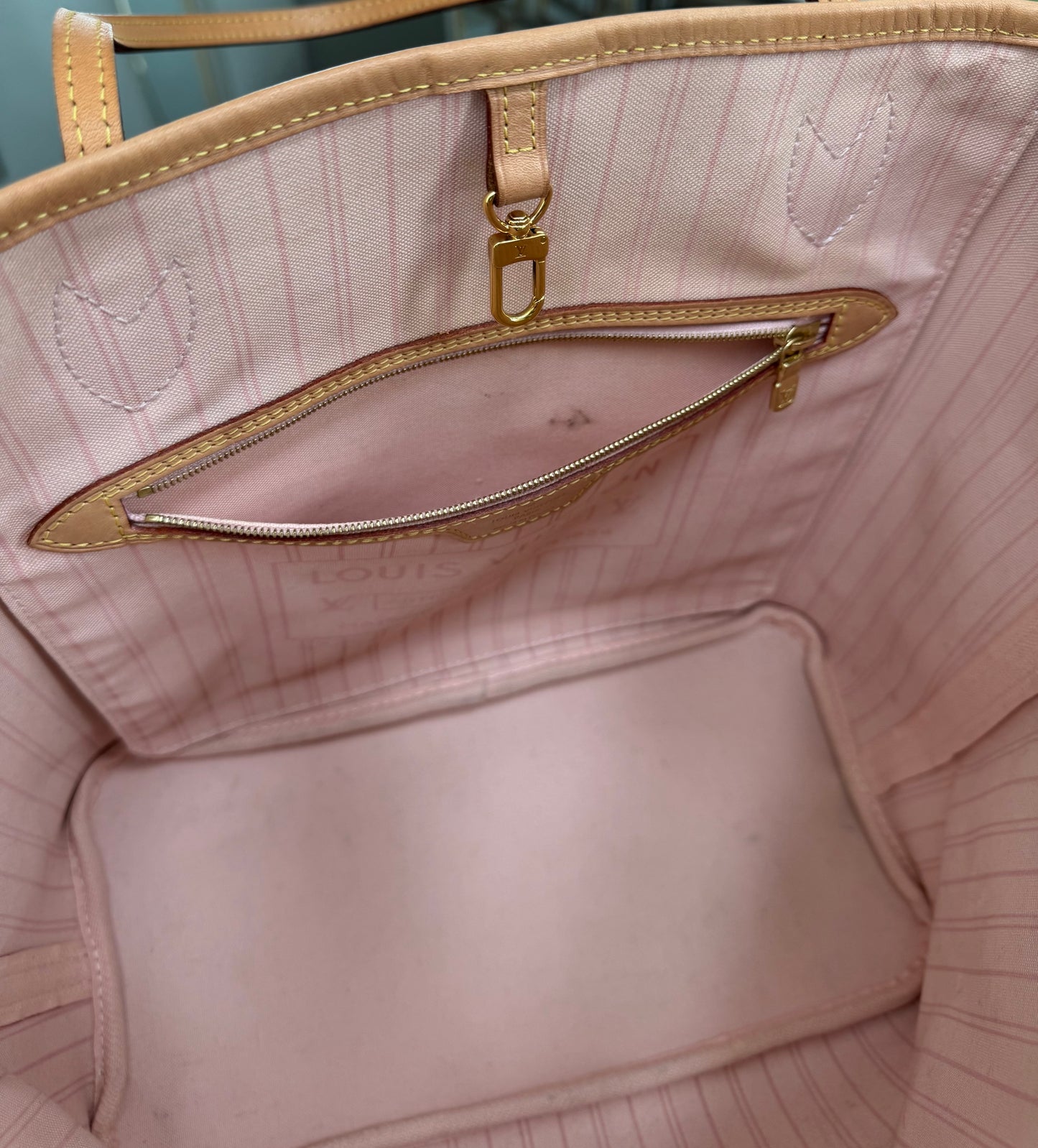 Neverfull MM Azur in Rose Ballerine with Dustbag 📅 Year: 2020