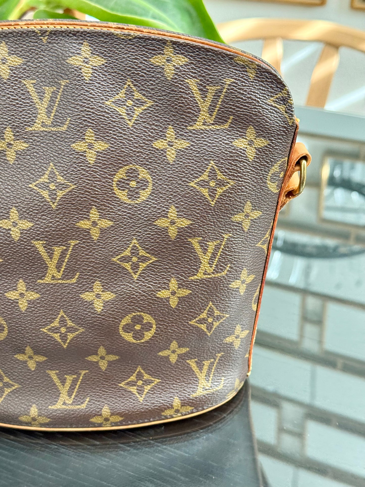 Drouot Crossbody 📅 Year: 1997