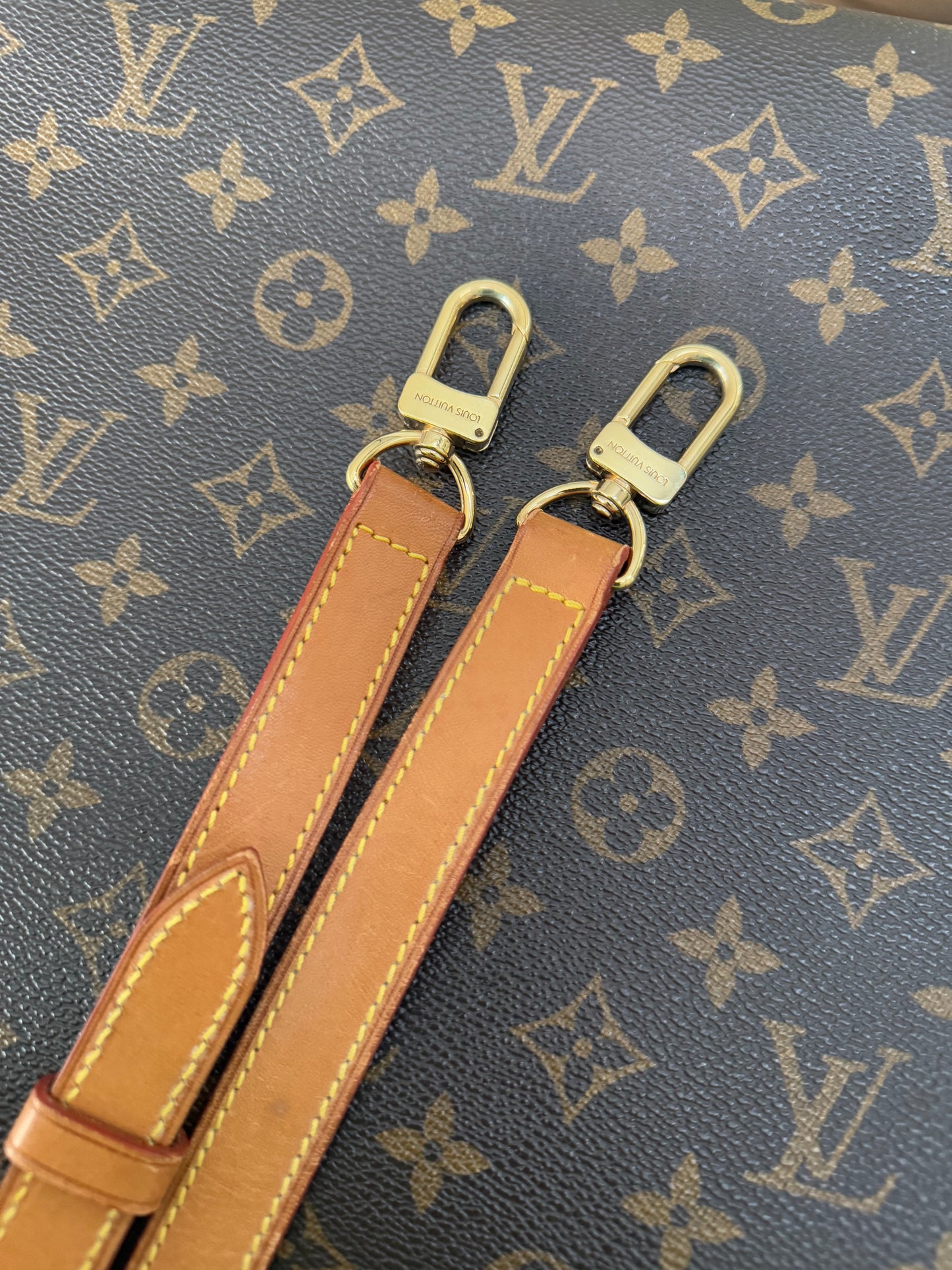 Beverly GM Satchel Crossbody - 📅 Year: 1996