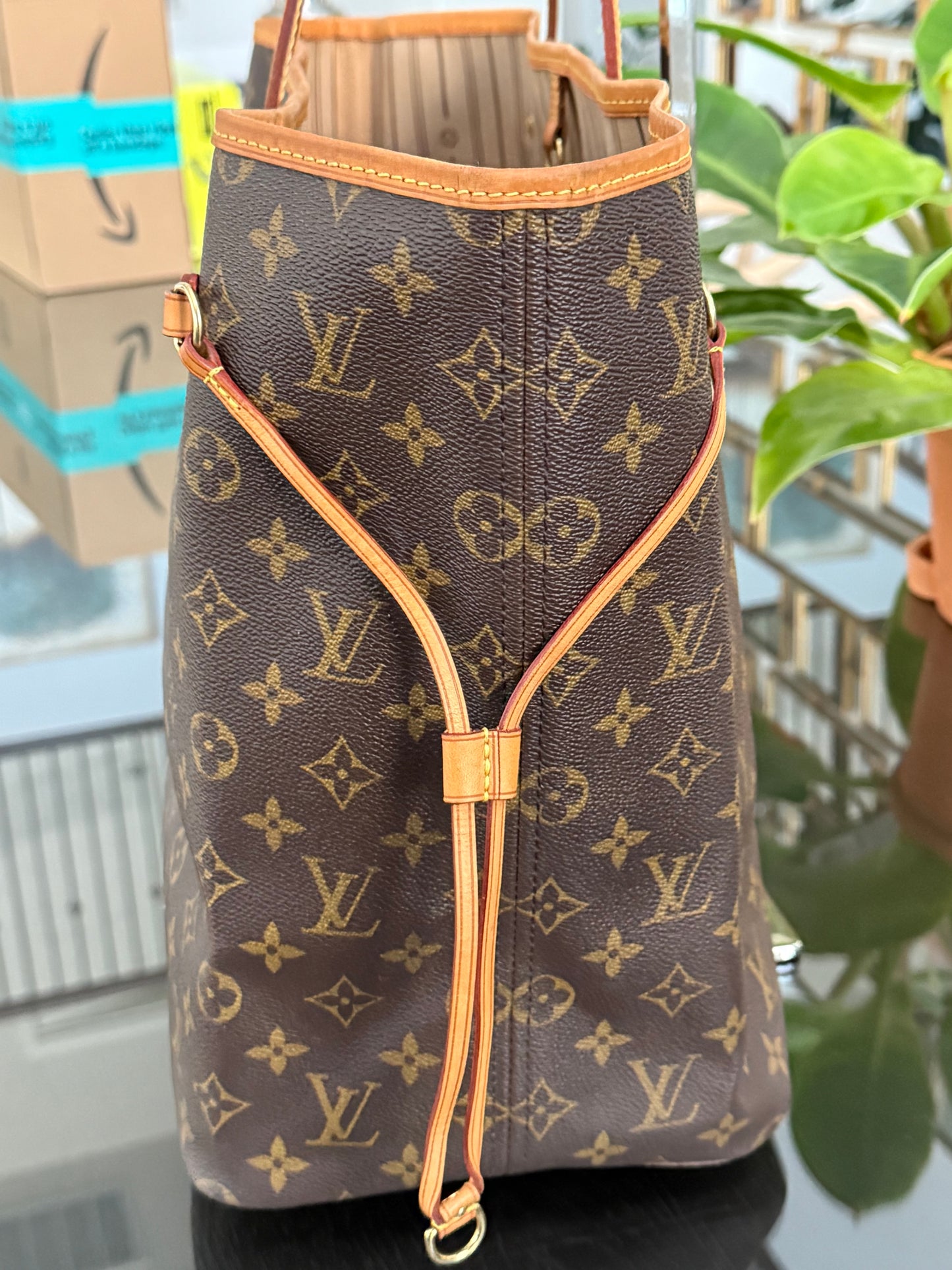 Neverfull GM with Dustbag and twilly -📅 Year: 2009