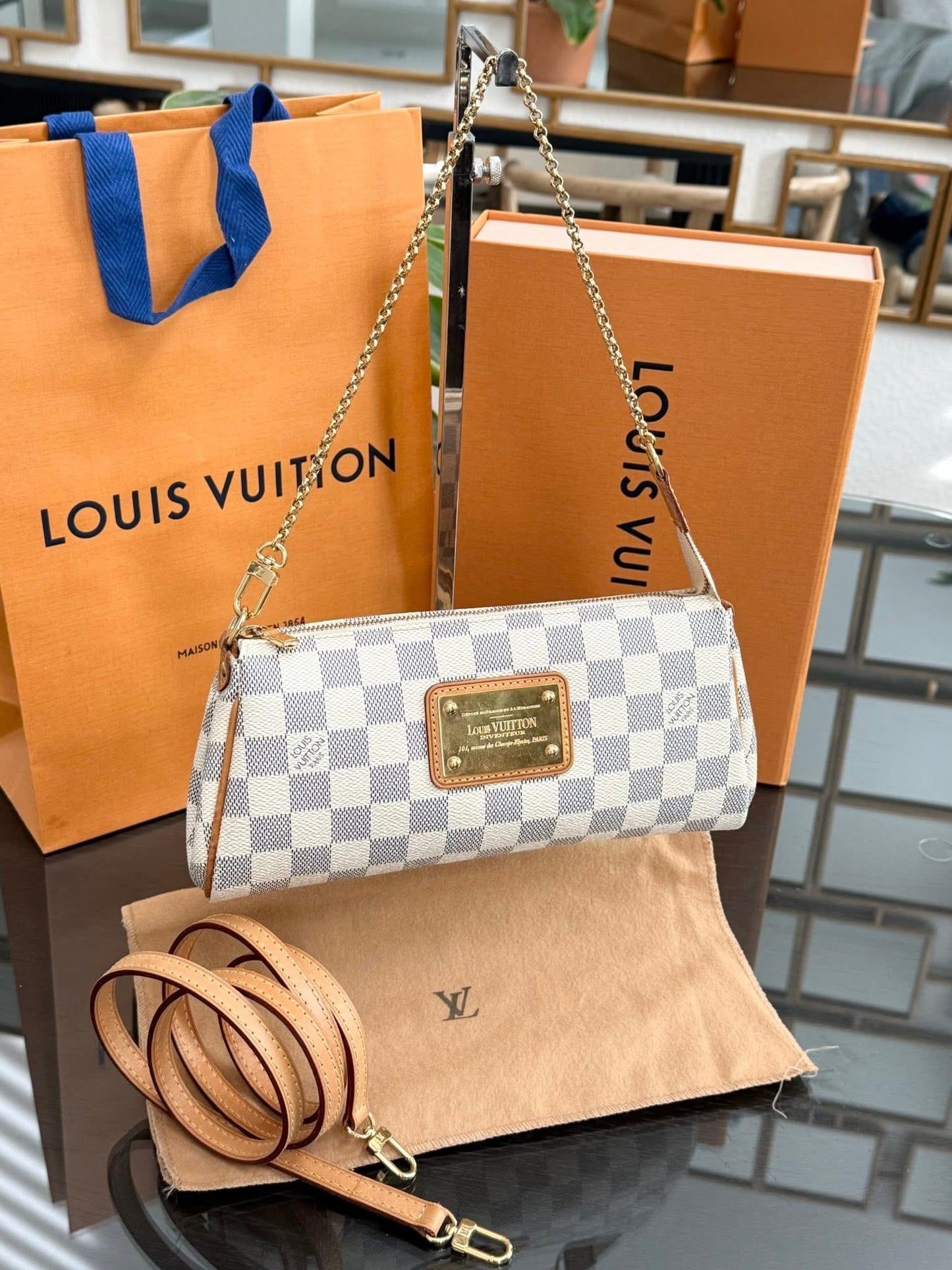 Eva Clutch in Azur with Original Strap, Box and Dustbag 🗓️ Year: 2011