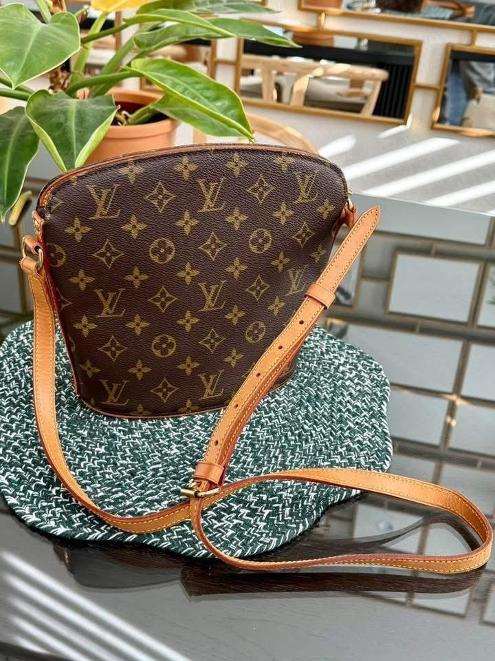 Drouot Crossbody-🗓️ Year: 2000