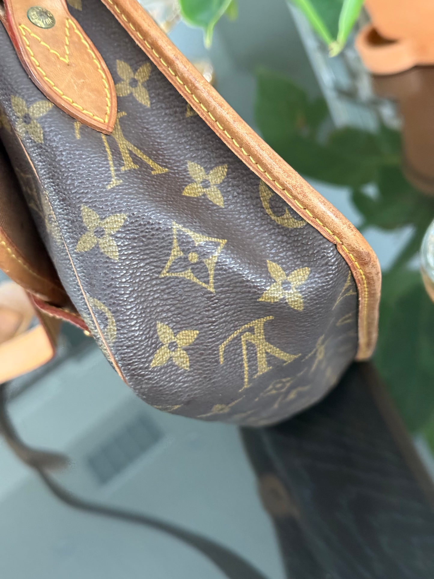 Gibeciere MM Crossbody Messenger -
📅 Year: 1991