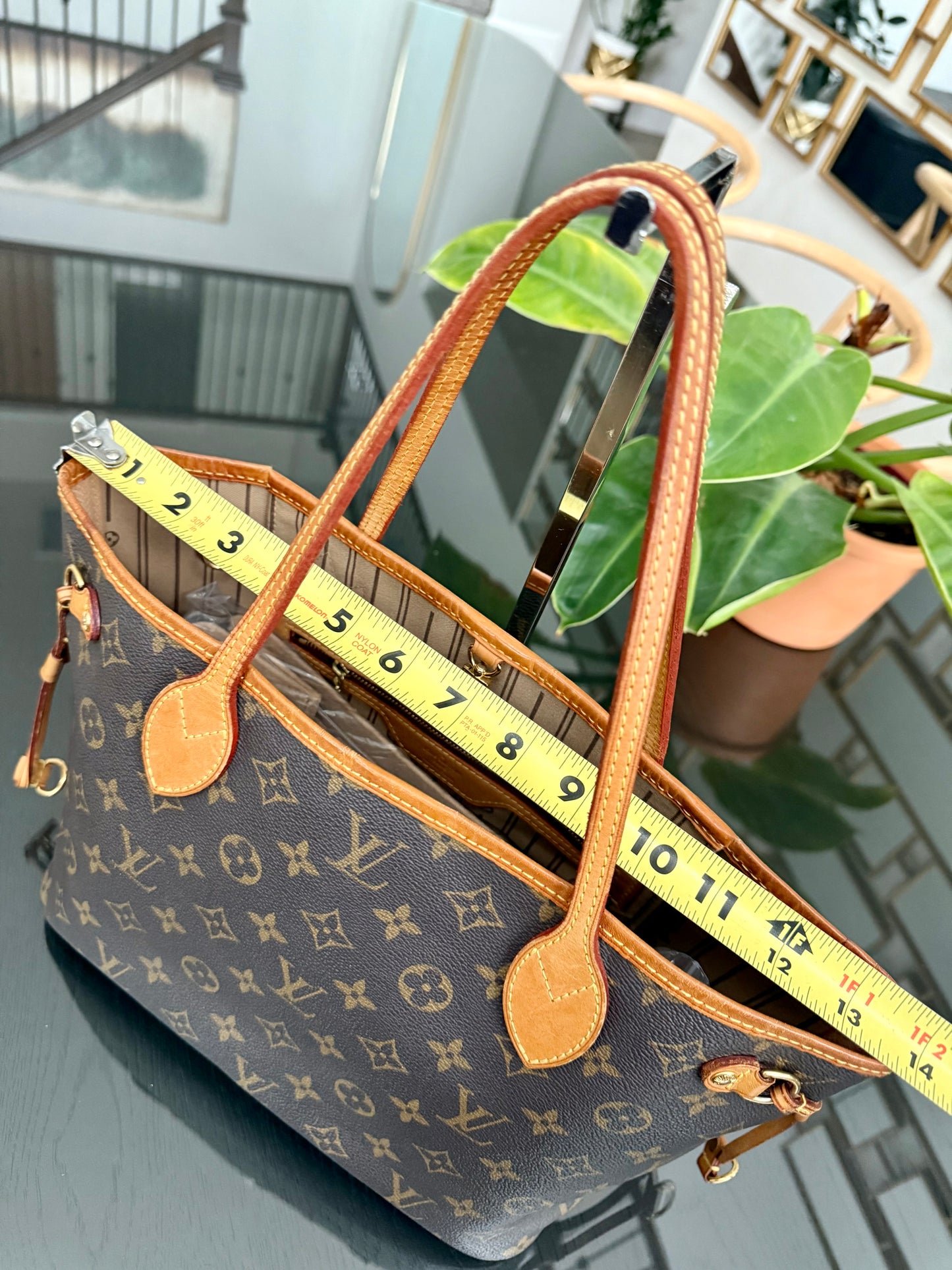 Neverfull PM in Monogram with Dustbag and Insert Organizer 🗓️ Year: 2009