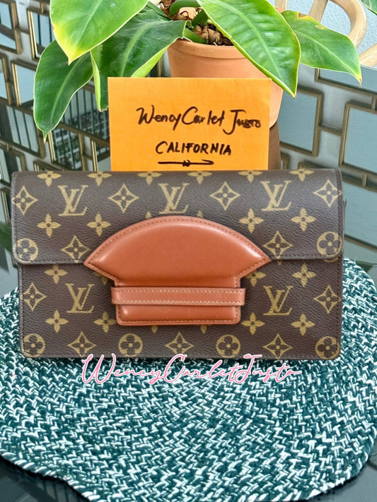 Chaillot Clutch w/ Dustbag 🗓️ Year: 1987