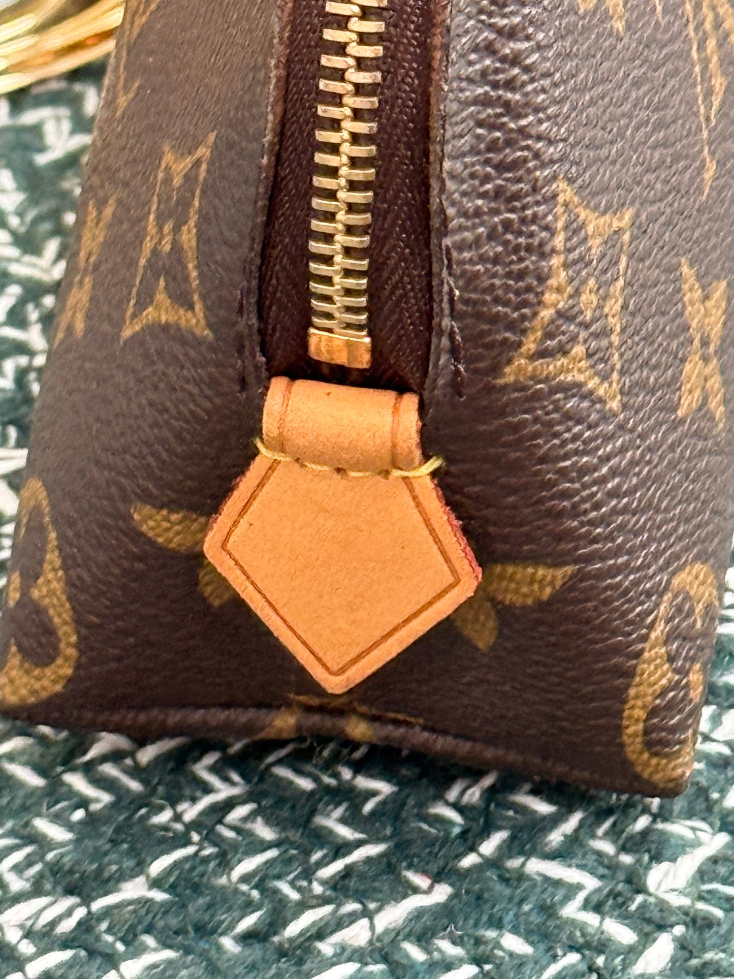 Cosmetic Pouch PM 🗓️ Year: 2003