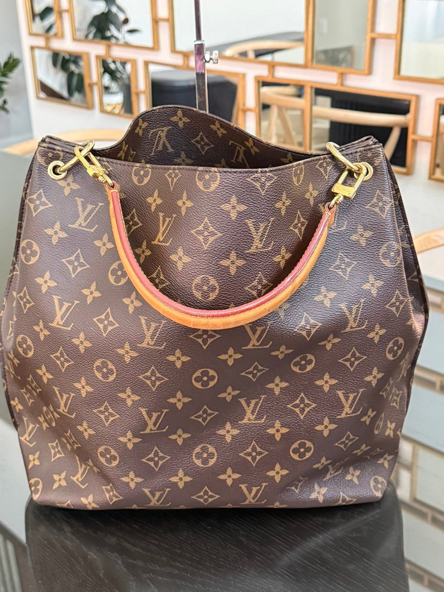 Hobo Metis in Monogram with Original Strap and Dustbag 📅 Year: 2013