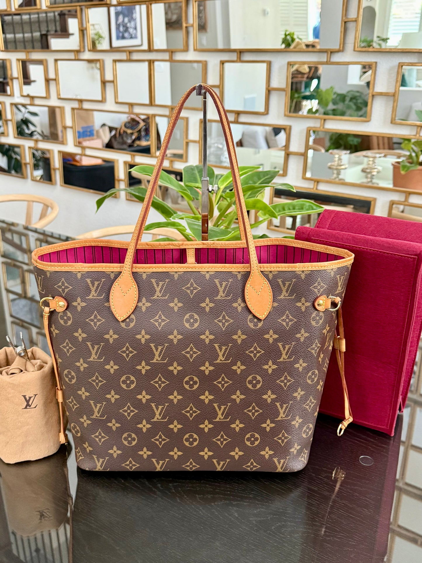 Neverfull MM in Peony with Insert Organizer and Dustbag 🗓️ Year: 2016