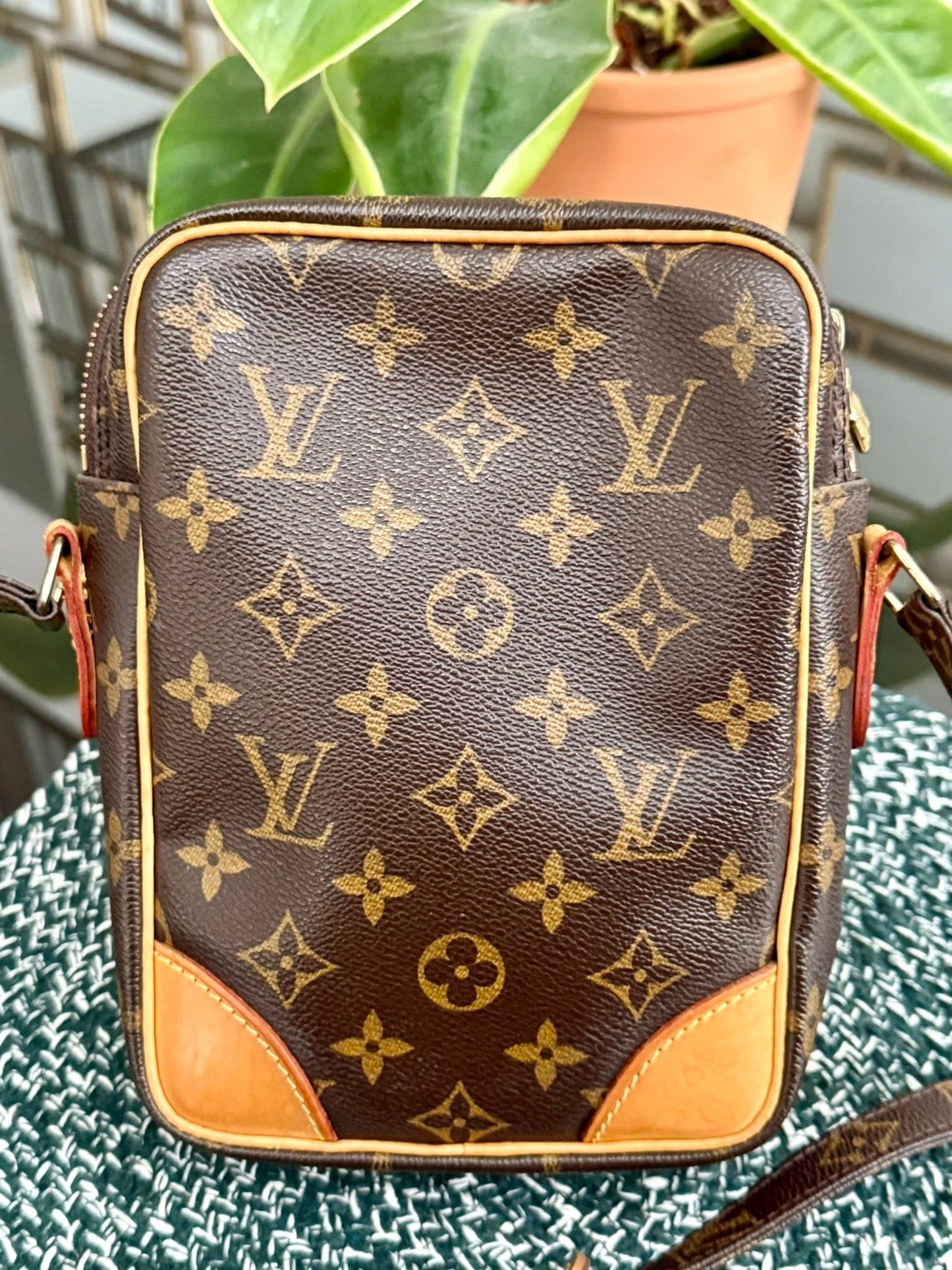 Amazon PM Crossbody 🗓️ Year: 2007