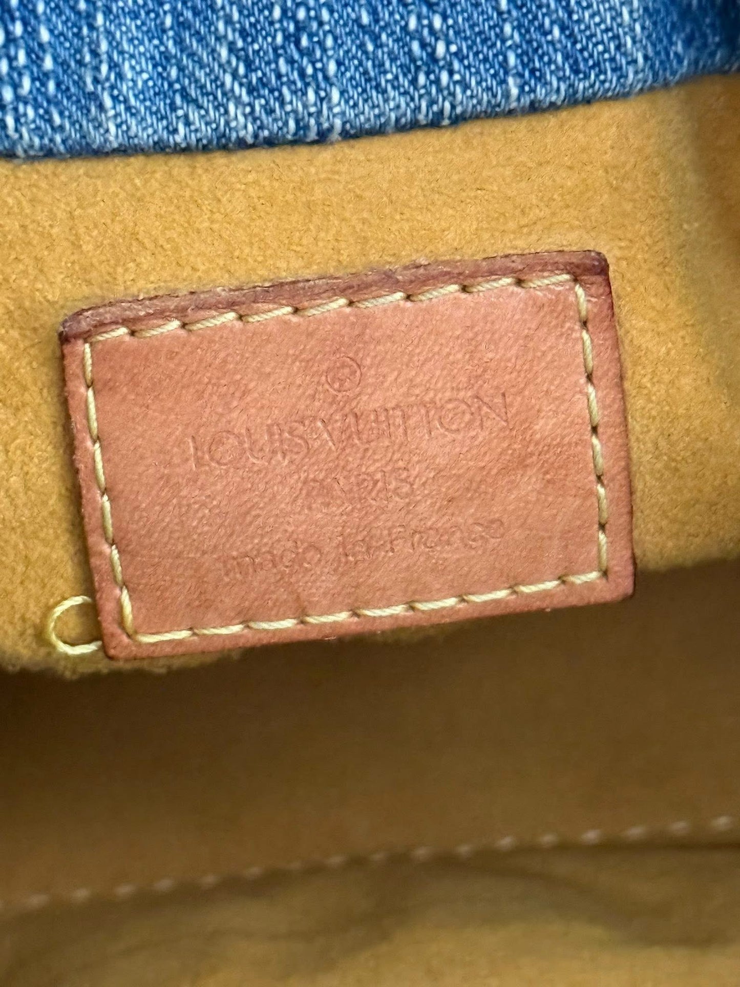 Denim Pleaty Handbag in Blue 📅
