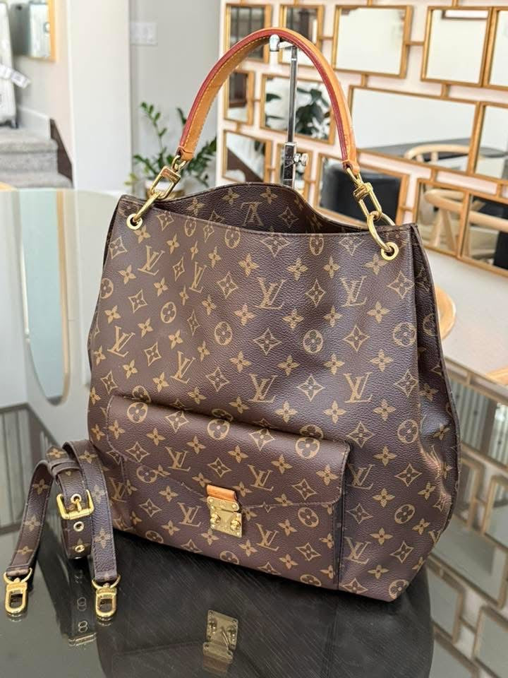 Hobo Metis in Monogram with Original Strap and Dustbag 📅 Year: 2013