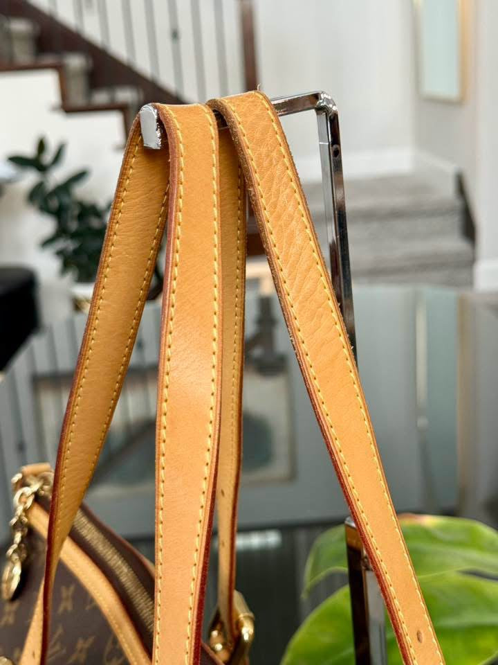 Palermo GM with Original Strap. Dustbag and Insert Organizer 🌺
Year: 2009