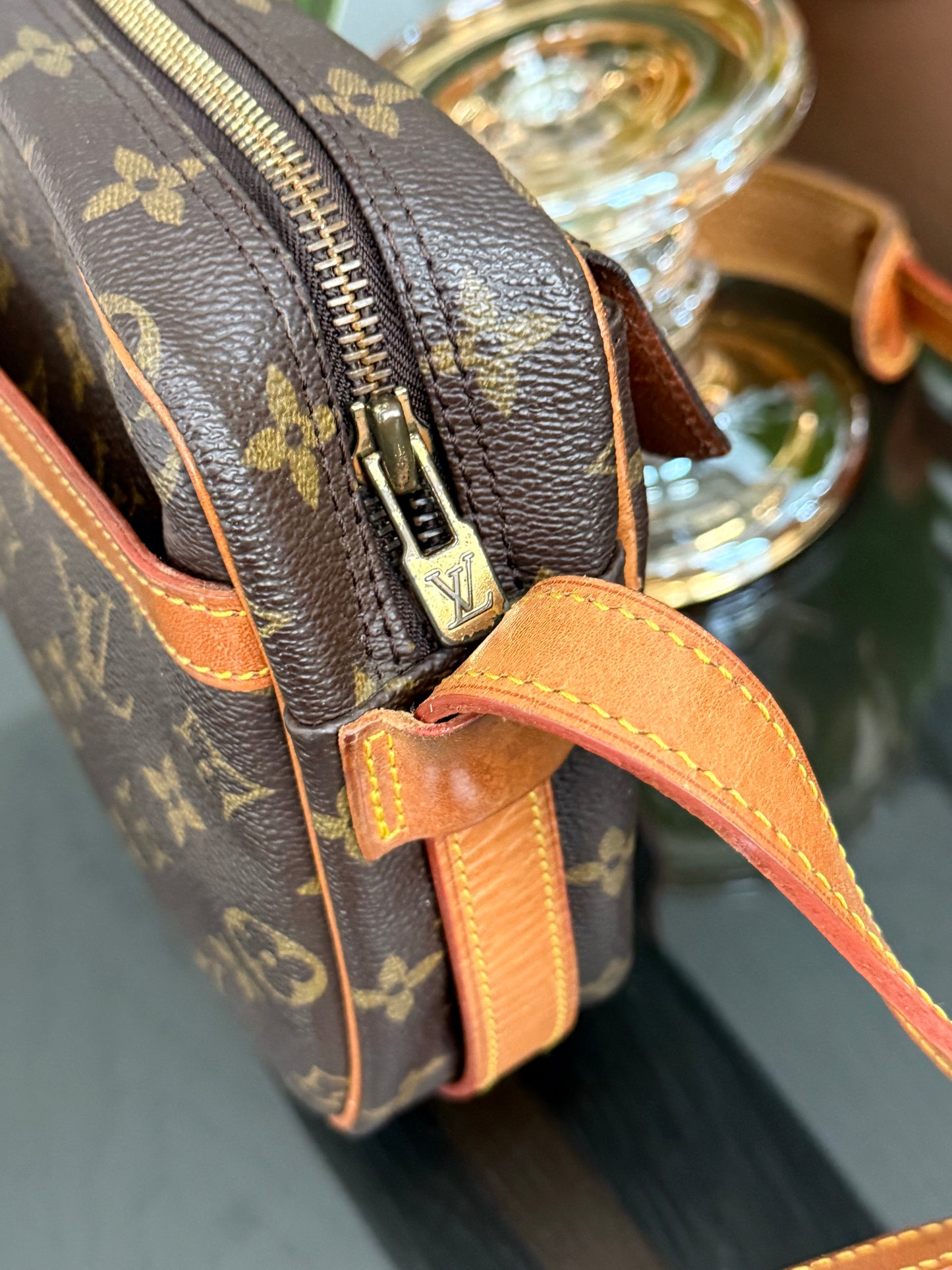 Jeaunefille GM Crossbody 📅 Year: 1987