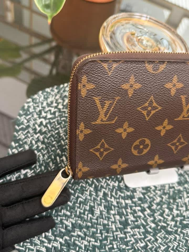 Monogram Zippy Wallet Organizer 🗓️ Year: 2009