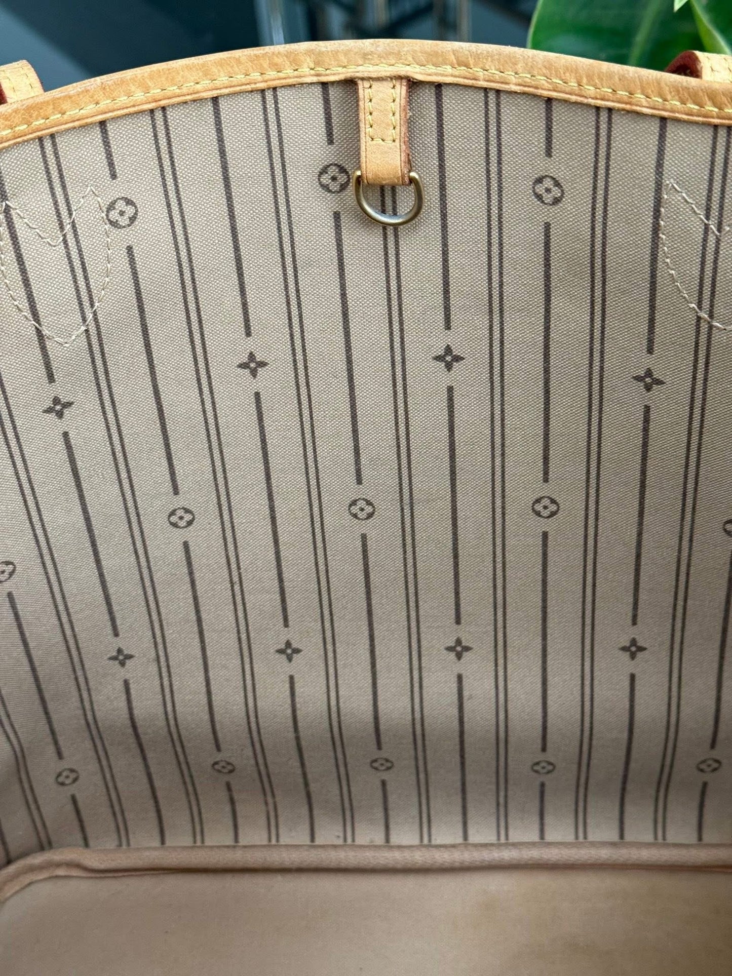 Neverfull MM in Monogram with Dustbag 📅 Year: 2007
