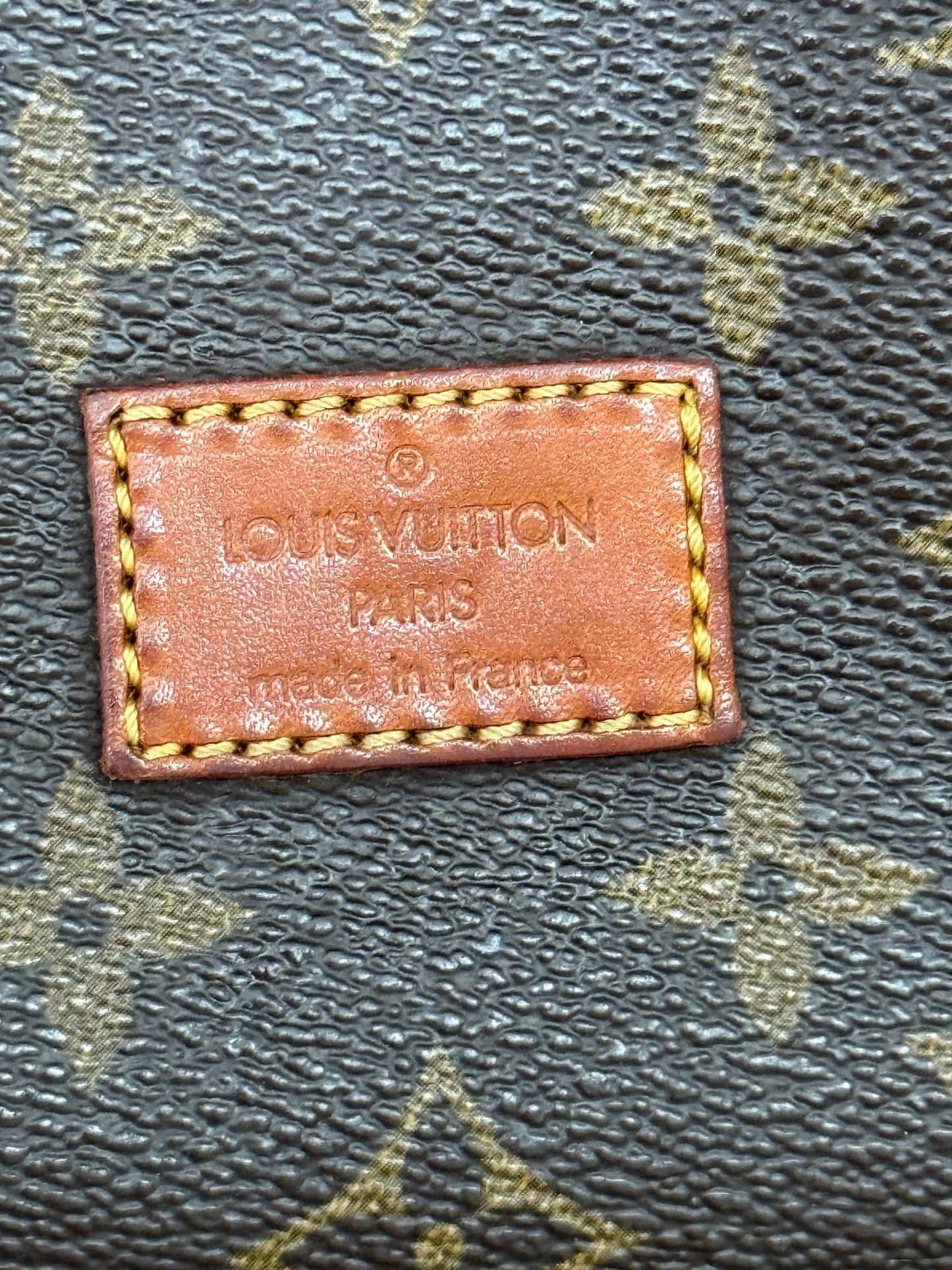 Saumur 30 Crossbody -🗓️ Year: 1992