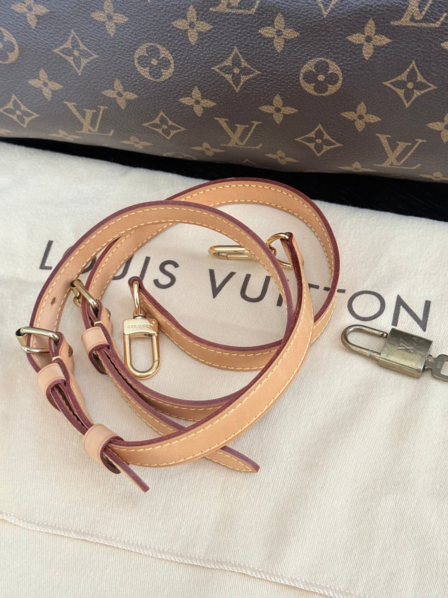 Speedy 40 Bandoulier in Monogram with Lock 🔐, Key and Dustbag 🗓️ Year: 2012