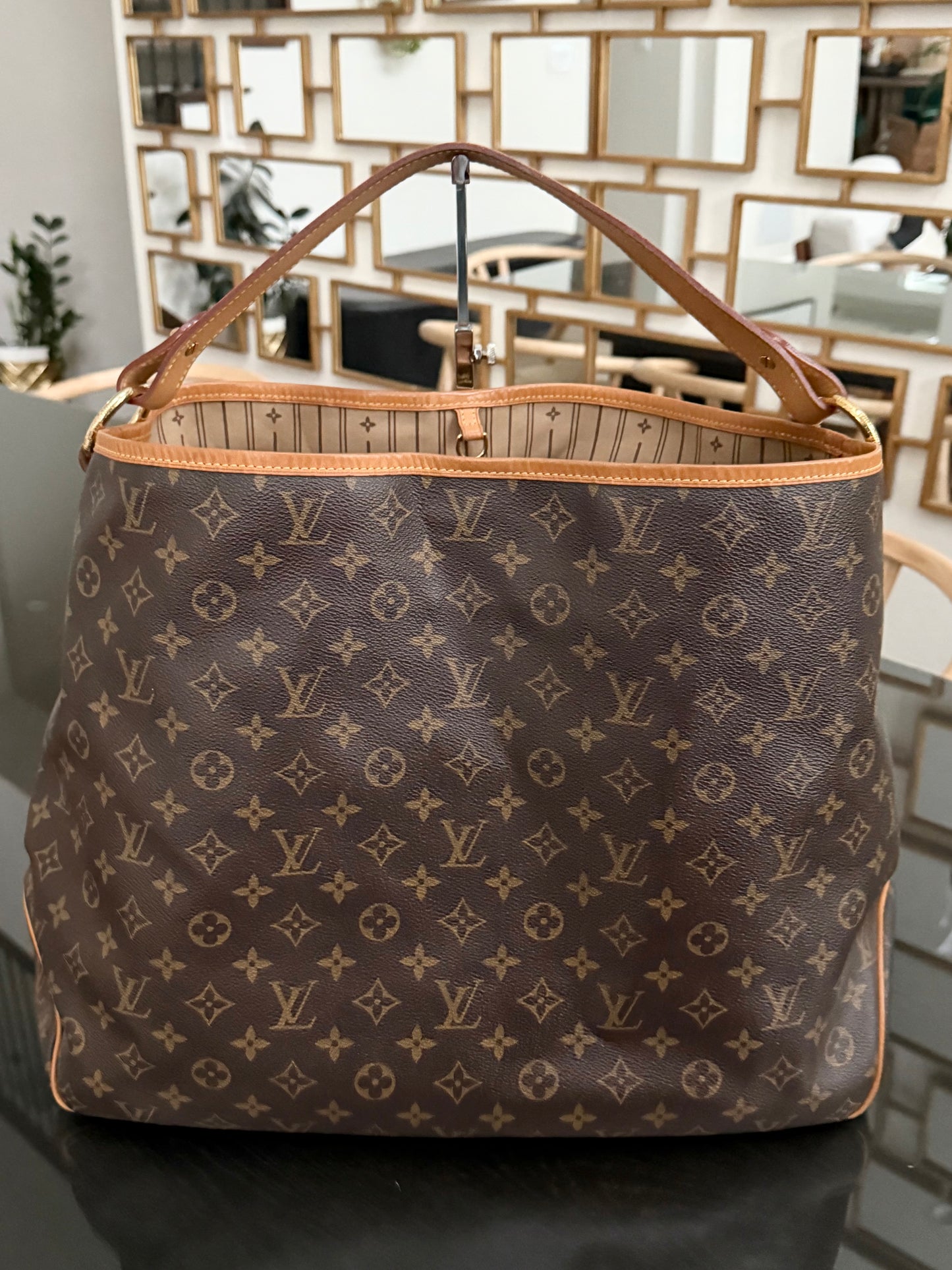 Delightful GM with Dustbag 🌹📅 Year: 2011