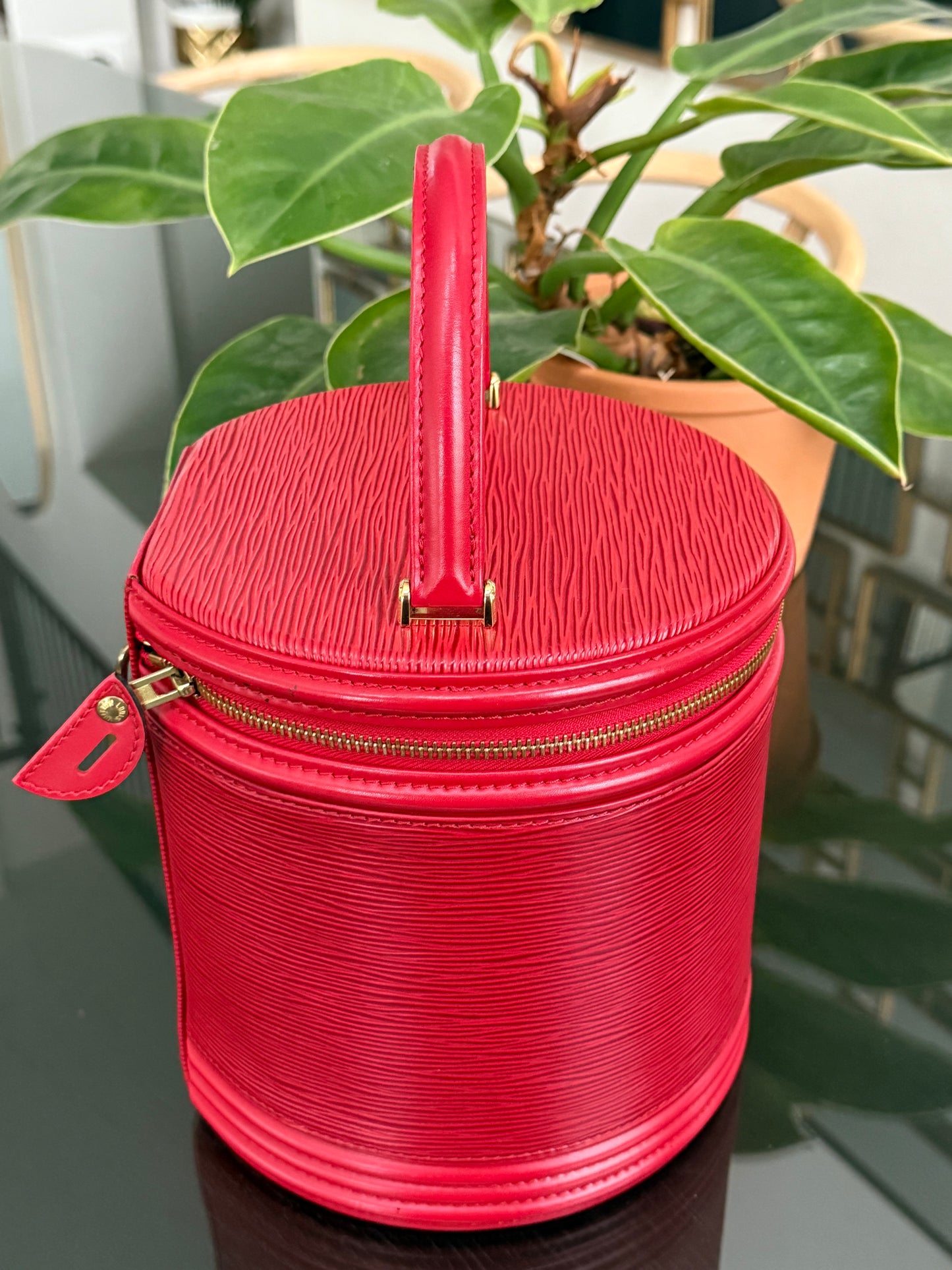 Epi Cannes with Lock No key-🗓️ Year: 2000