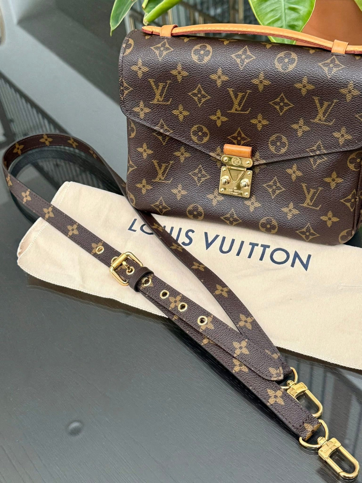 Pochette Metis in Monogram with Original Strap, Box, Dustbag and Paper bag 🗓️ Year 2017