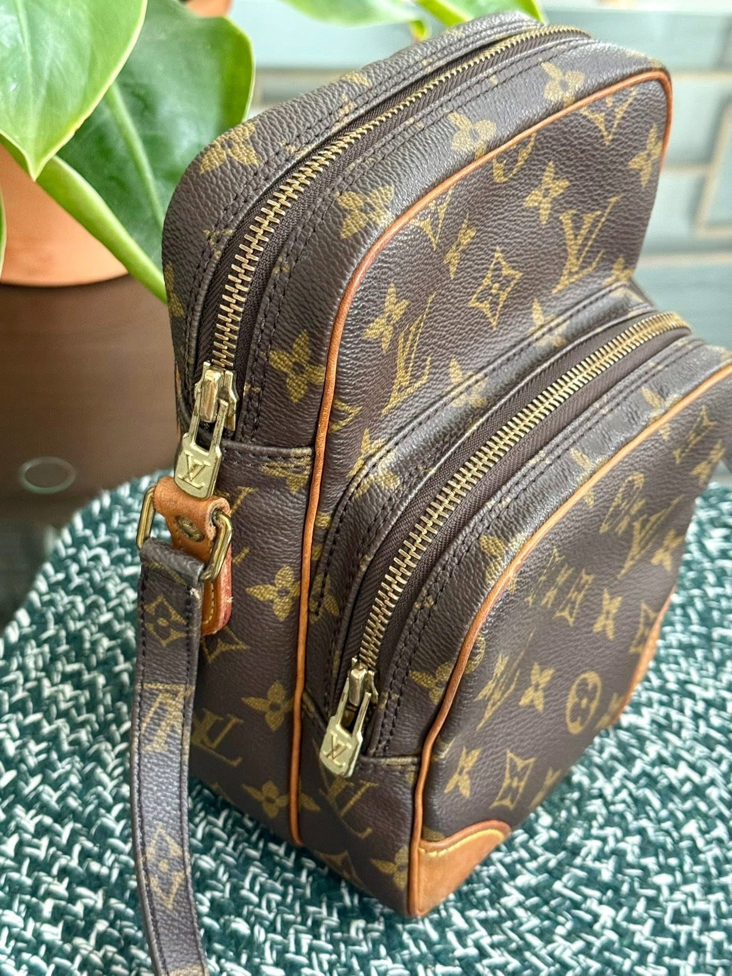 Amazon PM Crossbody Bag 🗓️ Year 1989