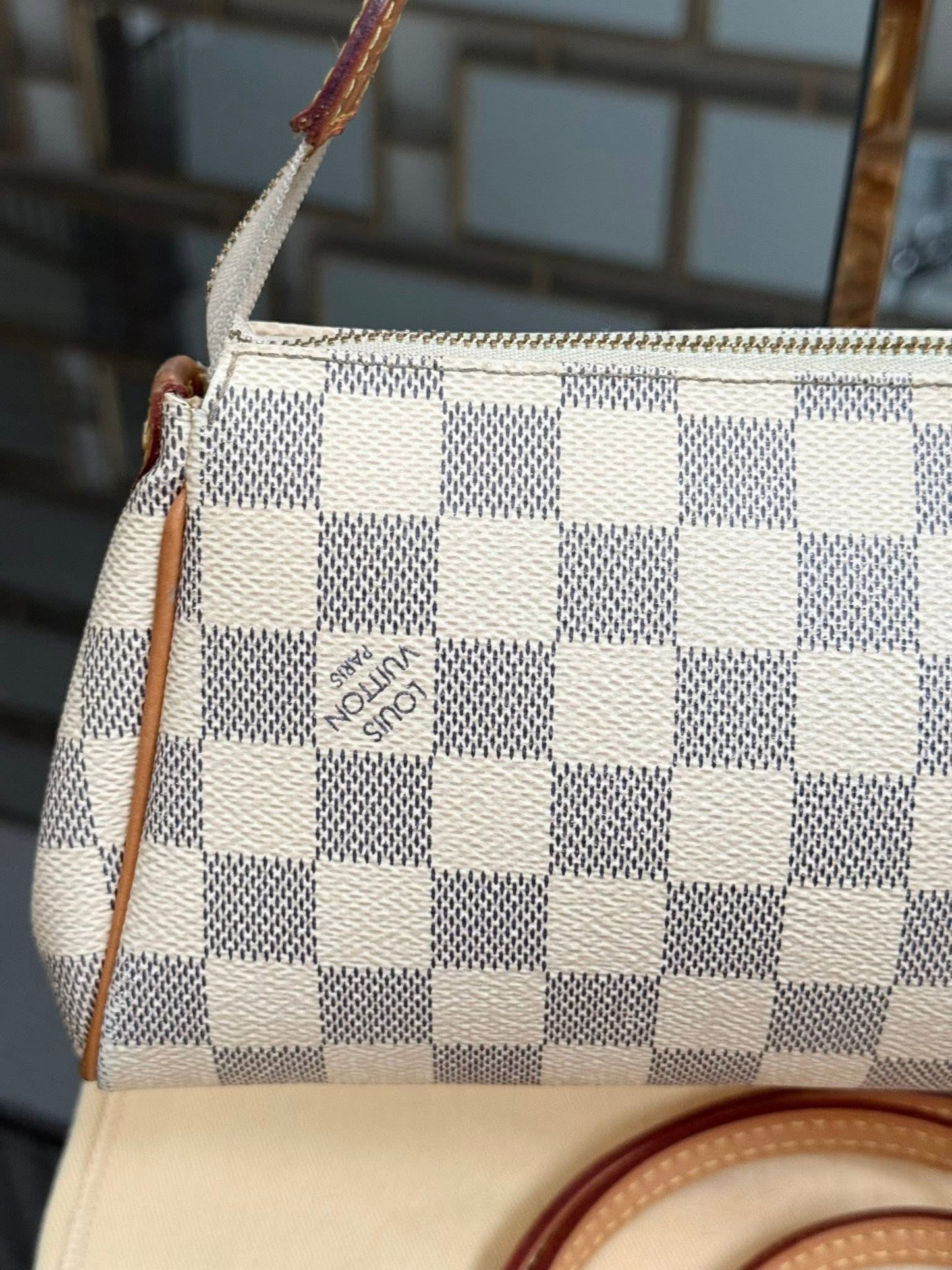 Eva Clutch in Azur with Original Strap, Dustbag , box and Paper bag 🗓️ Year: 2016