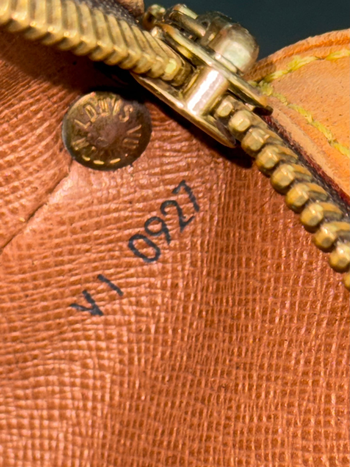 Drouot Crossbody 📅 Year: 1997